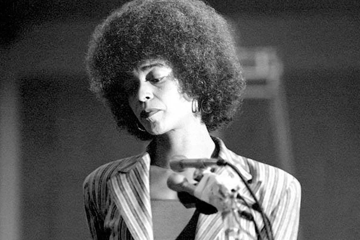 ANGELA THUMBNAIL.jpg