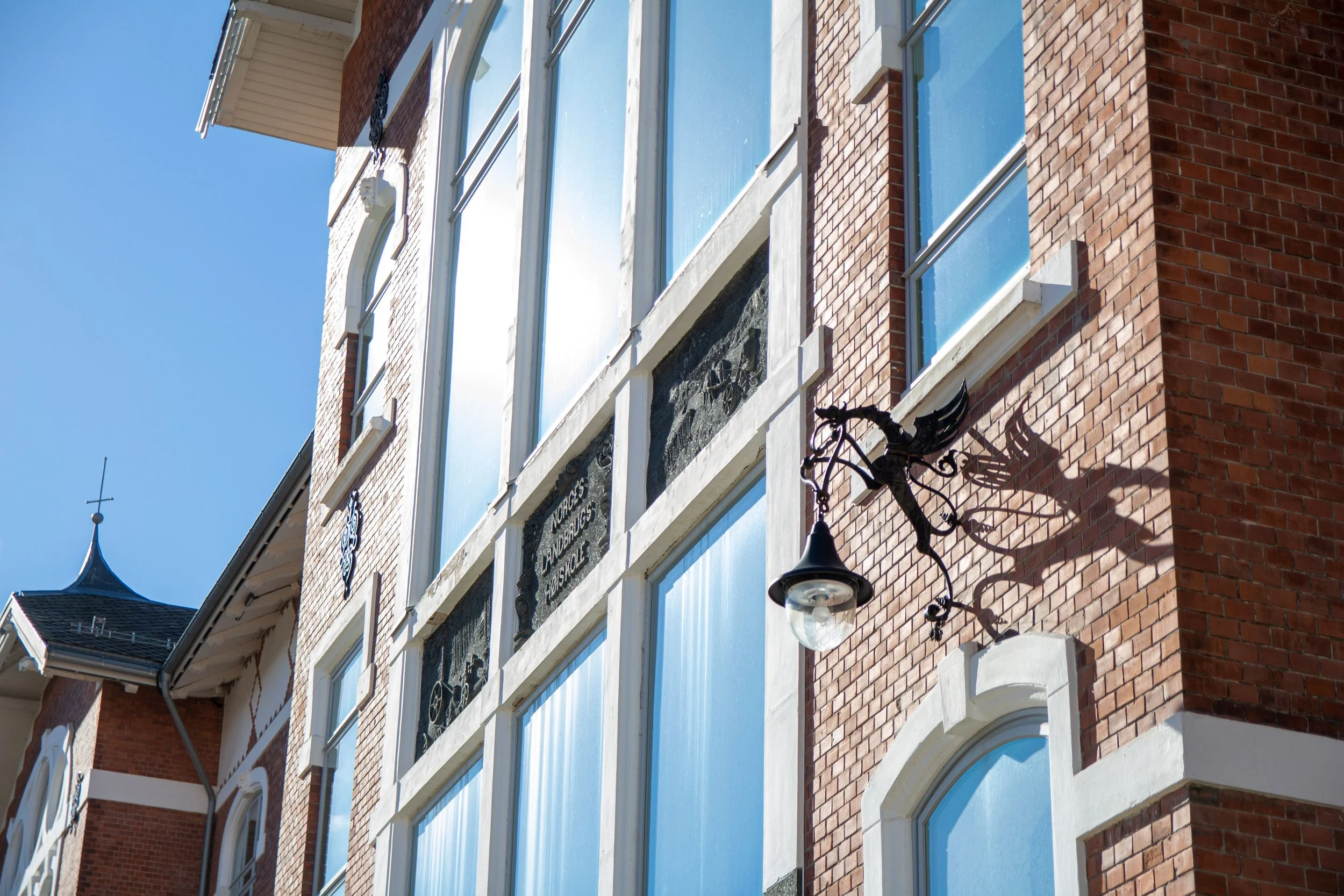 Fronten av Ur i sol.jpeg