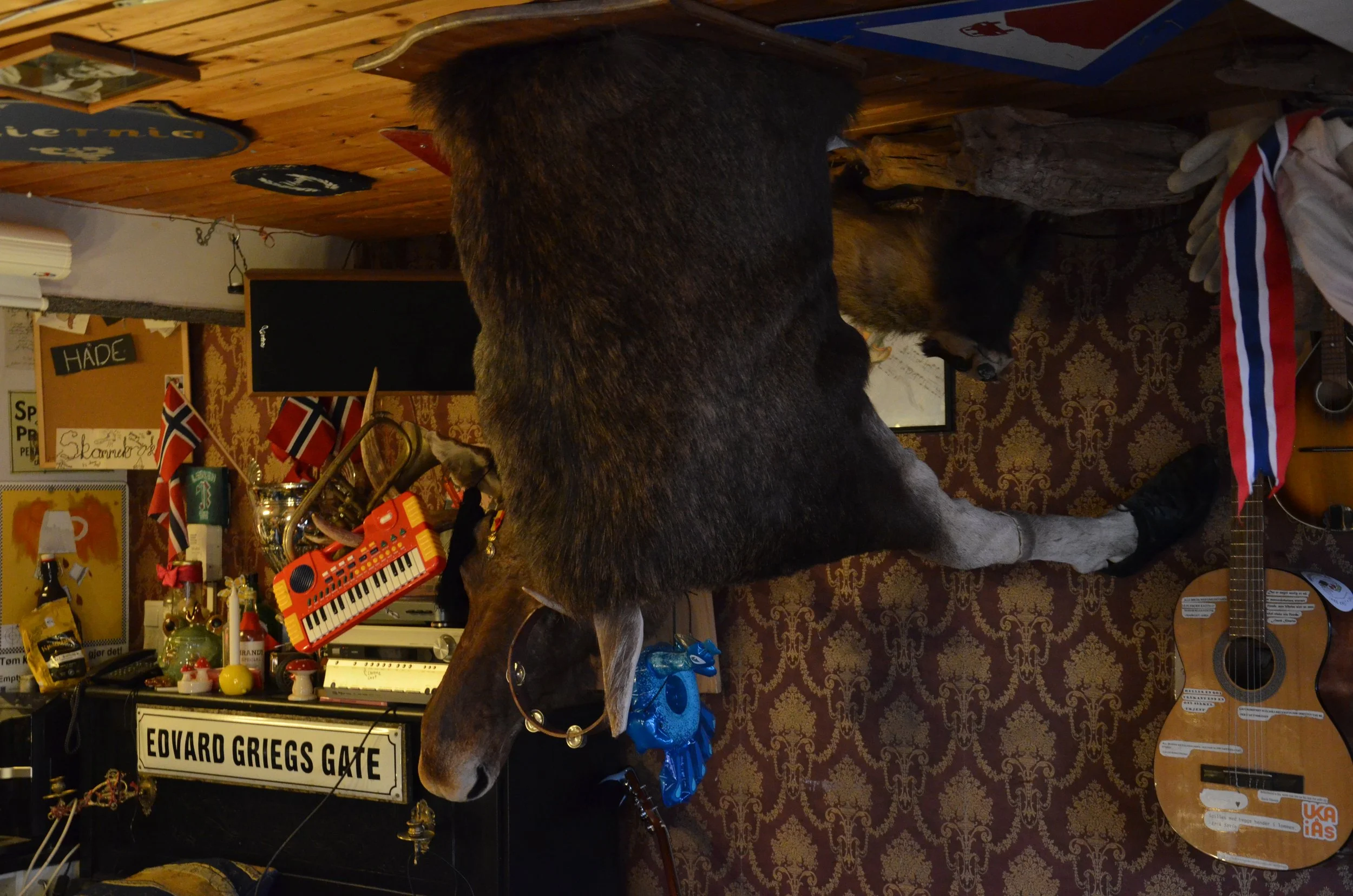 Hunt for the strangest association item