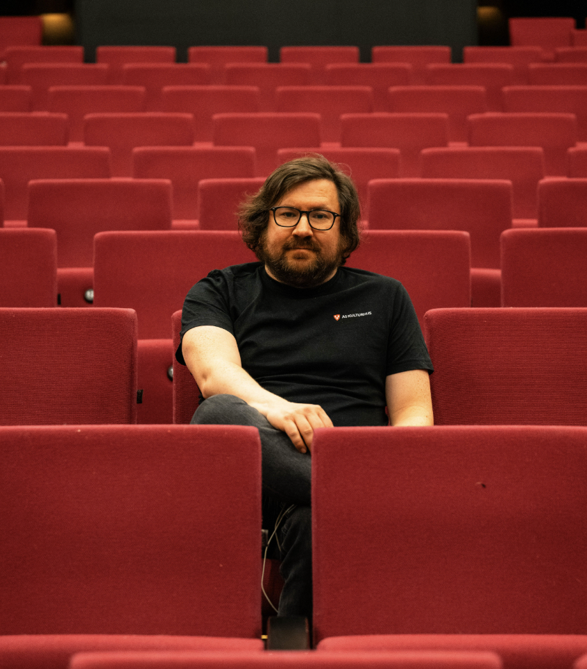 Inn i mørket og ut i verden