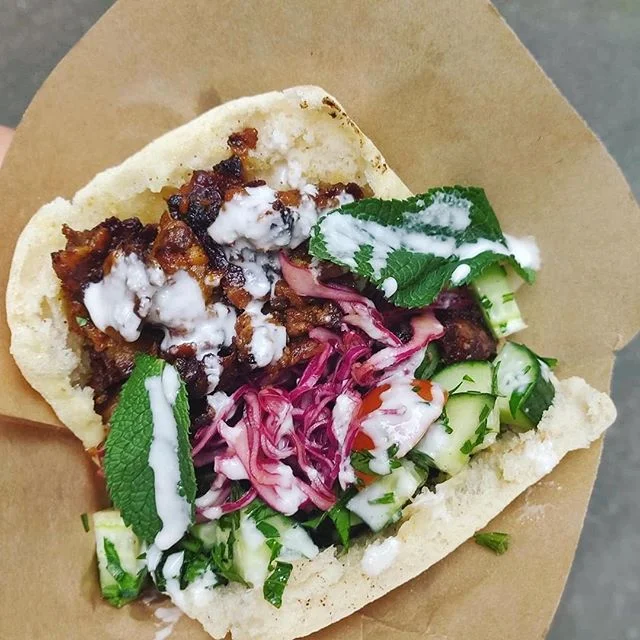 Veggiemarriage coming up this weekend between @foodture.dk and @simpleraw👇⠀
⠀
"Pita bread with spicy kebab tempeh, pickled red cabbage, cucumber, parsley, tomato, mint, sumac and tahin dressing😋⠀
⠀
Drop by @streetfood.omsoeerne this weekend and try our delicious vegan specialties🥙⠀
We promise you won’t regret it🌱⠀
//⠀
#simpleraw #gråbrødretorv9 #healthy #glutenfree #futurefood #madmedmedfølelse #vegan #vegansk #plantbased #vegancopenhagen #veggie #bowls #veganskmad #vegancph #tholstrup #tempeh #forksoverknives #streetfood #streetfoodomsøerne #foodture #plantebaseret #rainbowfood #lupine #sustainable #bæredygtighed