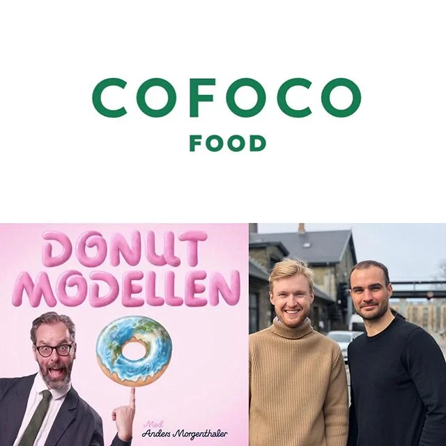 Et kæmpe tak🙏 til @anders_morgenthaler for at invitere os ind i studiet og deltage i den ‘grønne’ podcast Donutmodellen🍩🌱 Her blev vi introduceret til vores nye samarbejdspartner @cofocofood! Vi er allerede godt i gang med det gode samarbejde og glæder os sådan til at vise jer, hvad vi har arbejdet på🙌🏼 Se link til podcast i bio👆🏻 @politiken