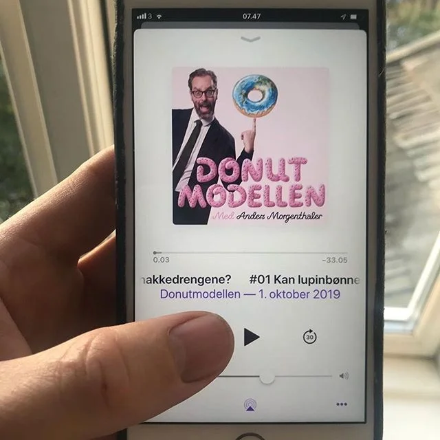 Reposting @anders_morgenthaler:⠀
...⠀
"Din nye yndlings podcast er ude nu!! I Donut Modellen pitcher virksomheder med bæredygtig forretningsmodel og produkter foran fire grønne investorer! Hør den, det er sjovt og spændende.🌎💥🙏🏻 håber du kan lide den ❤️ tjek link i profilen"