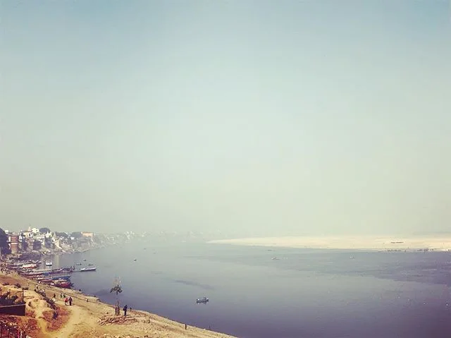 Namaste Banaras/Varanasi/Kashi! First glimpses ❤️It is so peaceful here. 🙏 🔱🧘🏾&zwj;♀️🔱
बनारस ठहरा हुआ है
बहते बहते कहीं
अनंतकाल से
देखा है इसने सब
जैसे देखा कुछ नहीं
अनंतकाल से
बनारस अपना सा है
पर है किसी का नहीं
अनंतकाल से
-unknown
🔱🧘🏾&zwj;♀
