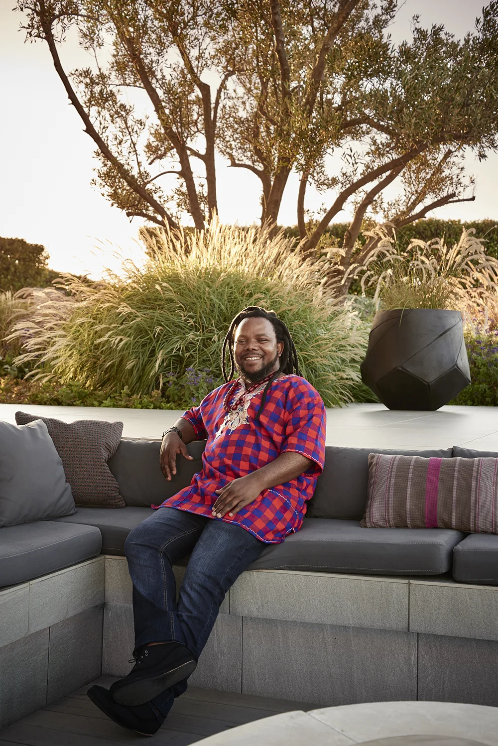 Andile Dylavane Andile Dylavane is one of Africa’s most original and renowned ceramicists who has exhibited extensively in Denmark, France, the US and Taiwan. In 2016 he had a solo exhibition at the Freidman Bender Gallery in New York and has work in permanent collections in museums from Cape Town to Taipei.
