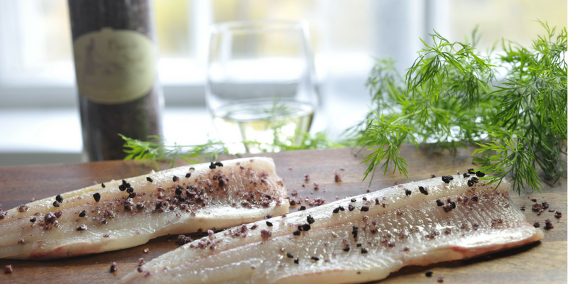 Graavi siika punaviinisuolalla ja -viinipippurilla