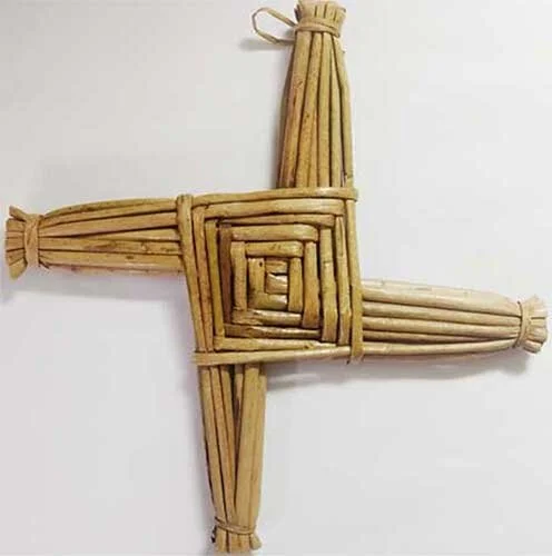 4 arms brigid cross made with straws. You can purchase it from this website
