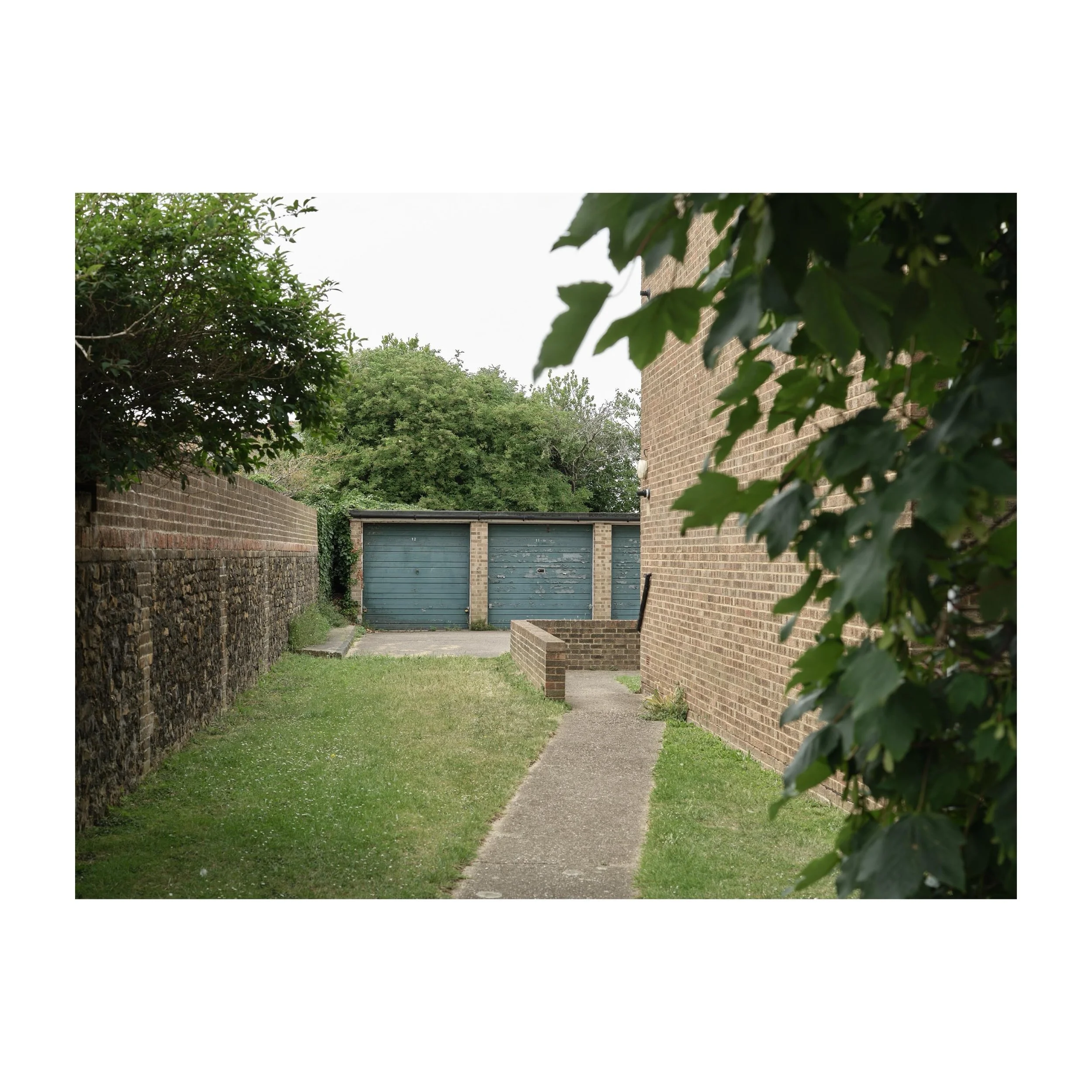 I&rsquo;ve always liked these types of garages attached to flats. I can imagine all sorts of things going on in the different ones all over the country. 2/4
.
.
.
.
.
#garage #cargarage #storage #flatgaragelife #gfx100sⅱ