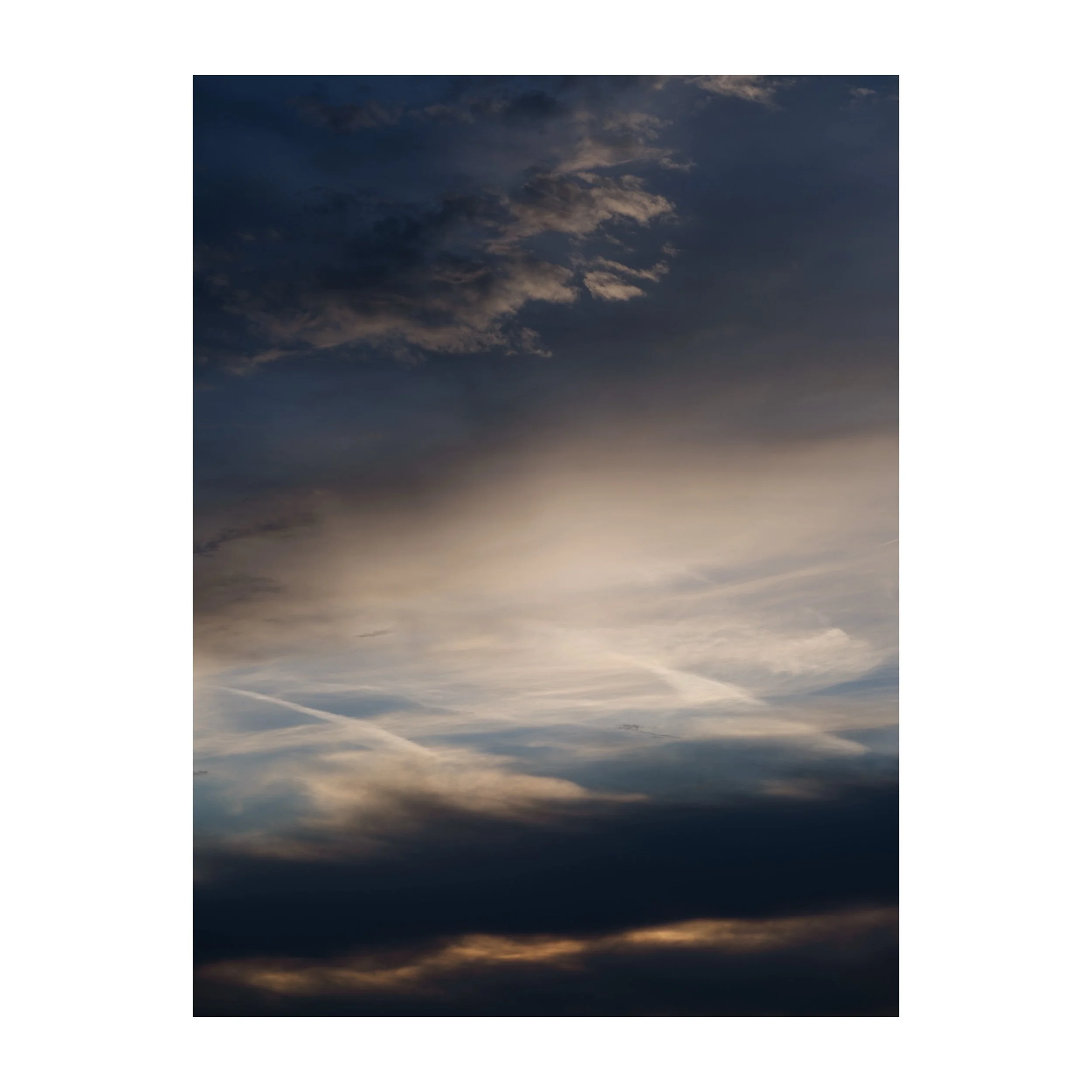 A slice of heaven.
.
.
.
.
.
#clouds #heaven #eveningsky #sunset #gfx100sii
