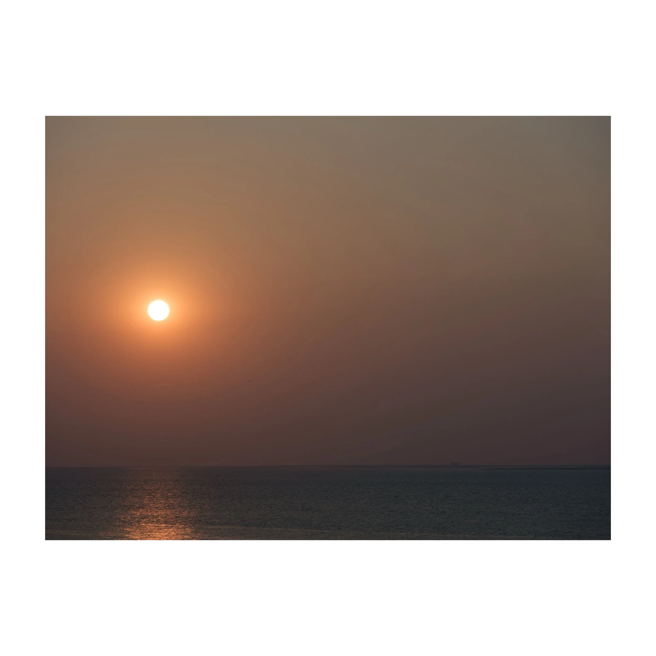 Smokey sun soon to set.
.
.
.
.
.
#sun #set #sunset #hazey #northsea