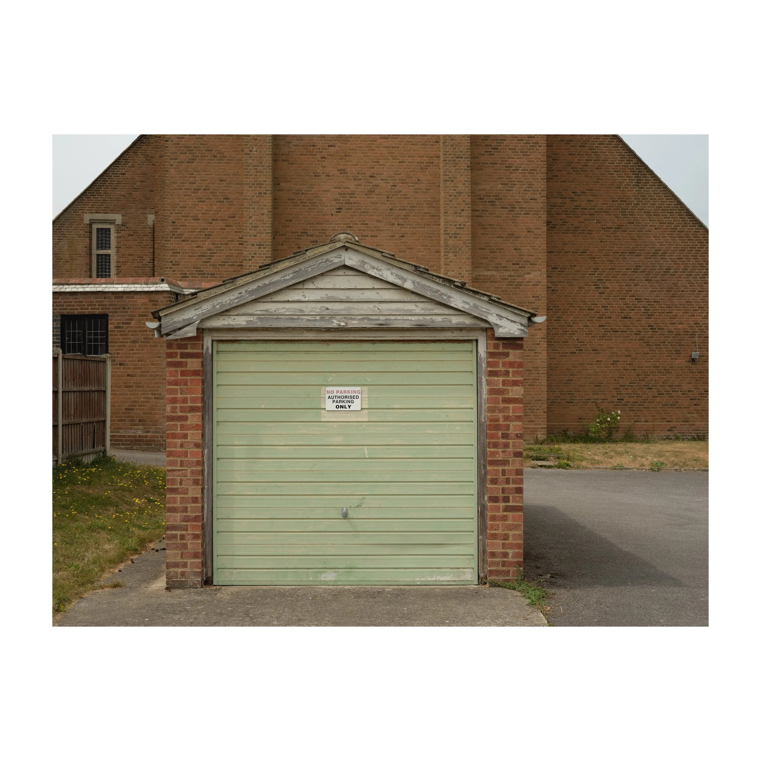 Make your mind up! No Parking, Authorised Parking only.
.
.
.
.
.
#parking #noparking #authorisedparkingonly #garage #fujifilmgfx100sii