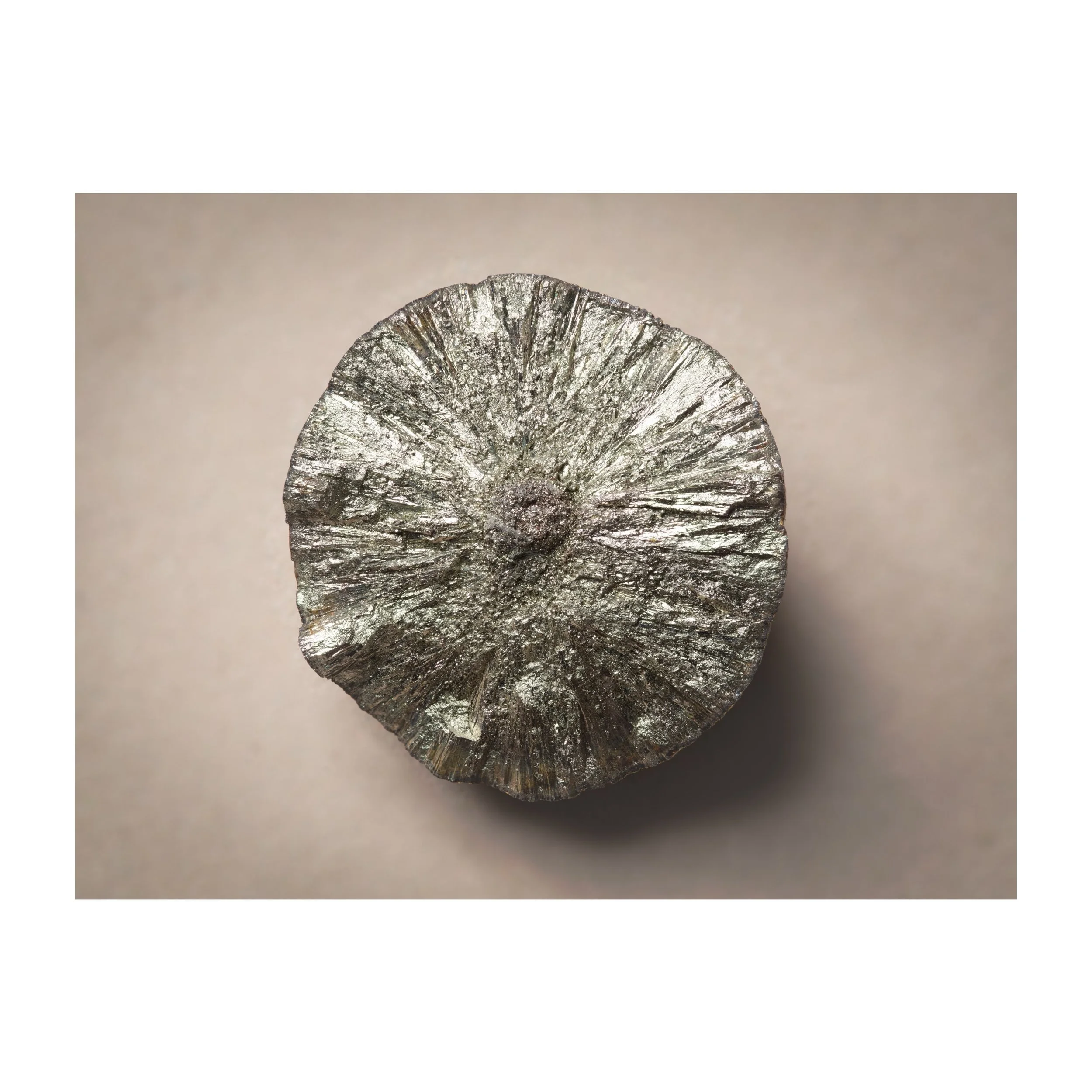Inside Iron Pyrite, Marcasite Nodule.
.
.
.
.
.
#pyrite #iron #MarcasiteNodule #geology #gfx100sii