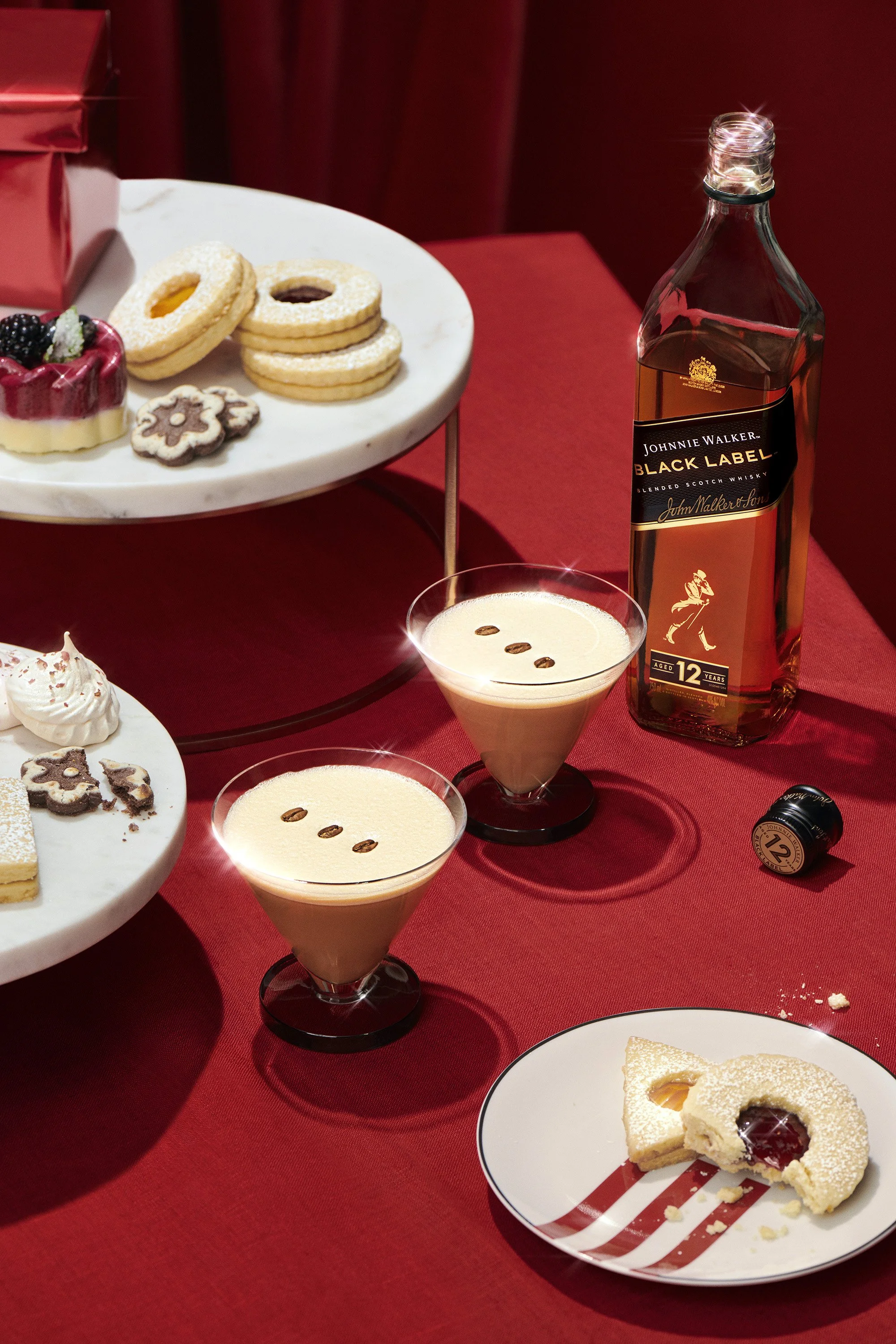 2086-04c-JohnnieWalker_Holiday_Shot3_0162-uncropped-RGB.jpg
