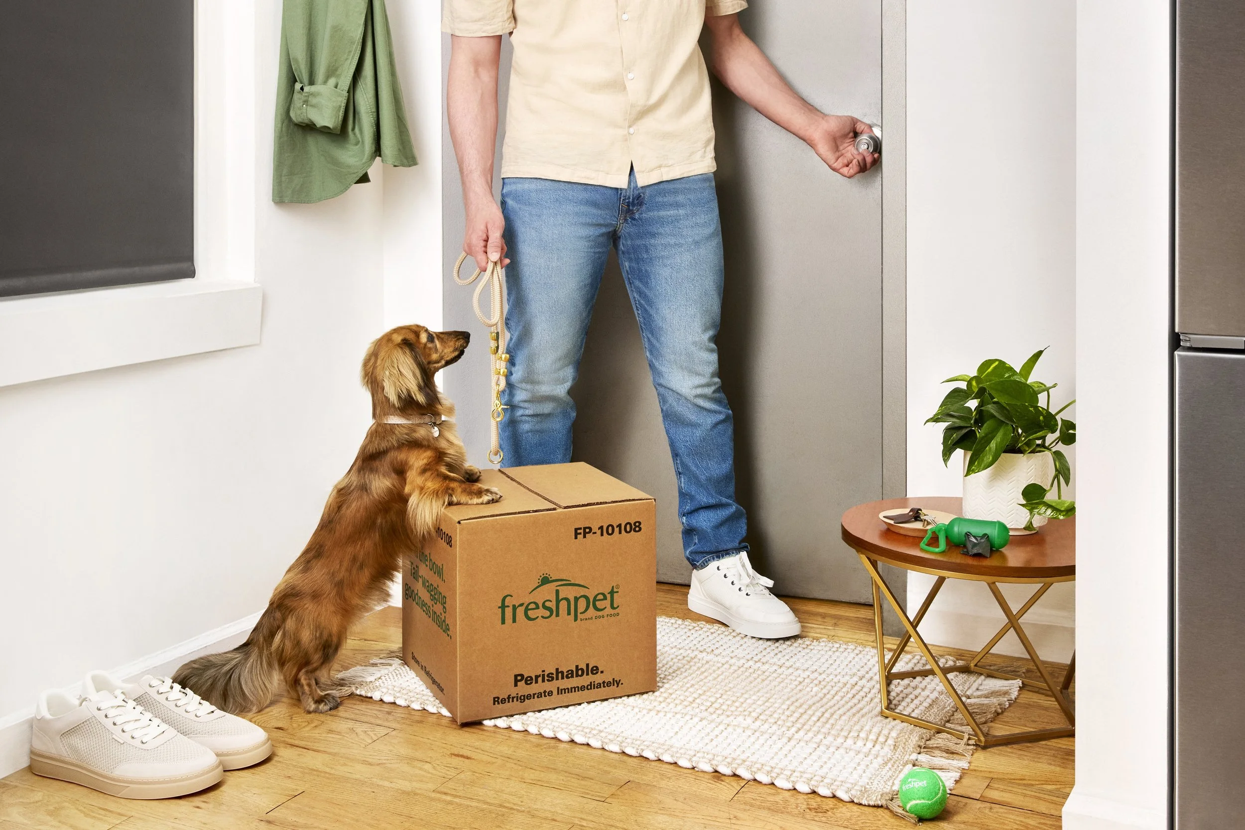 Shot_07_Custom-Meals_Freshpet-Delivery_0596_v3.jpeg