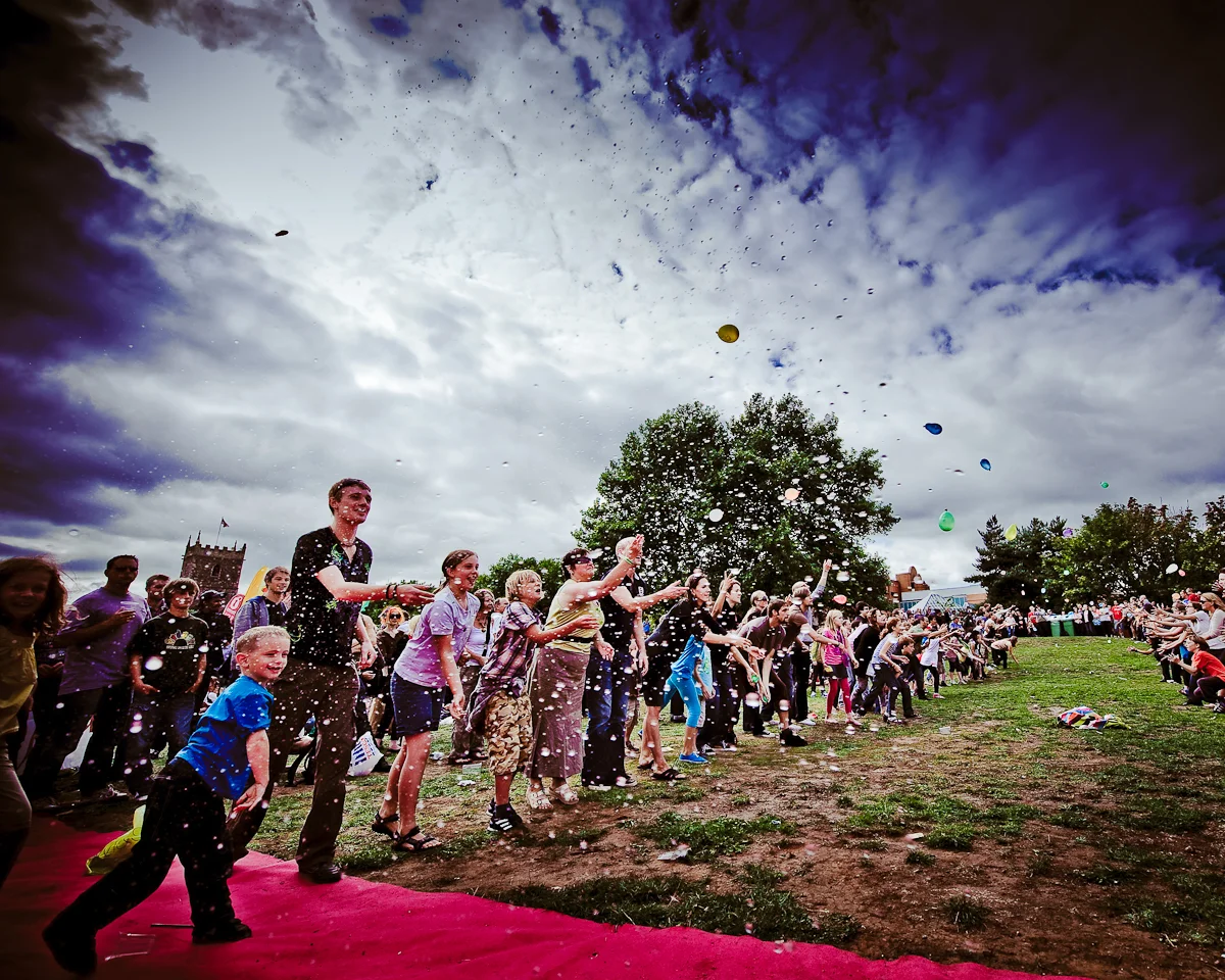 Desperate Men - Balloon Toss - Cirque Bijou Circus Playground, photo Martins Kikulis.jpg