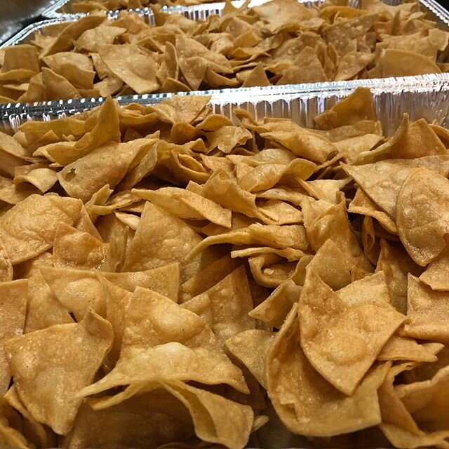 Snack Sunday for #chips #salsa and #guac

#homemadechips #freshsalsa #freshguac #freshfood #foodie #bostoneats #mexicanrestaurant #authenticmexicanfood #elpelontaqueria