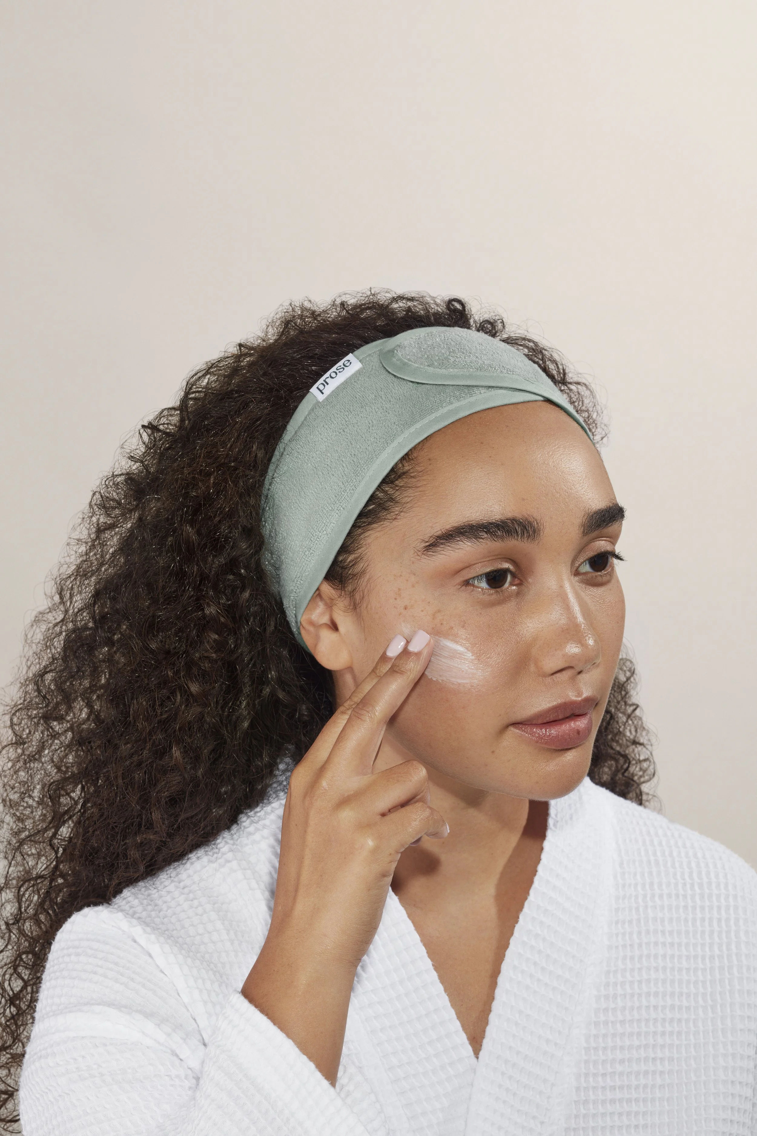 221004_LS_09_HeadbandOnModelWProduct_0007_3576PROSE_B_ADOBERGB.jpg