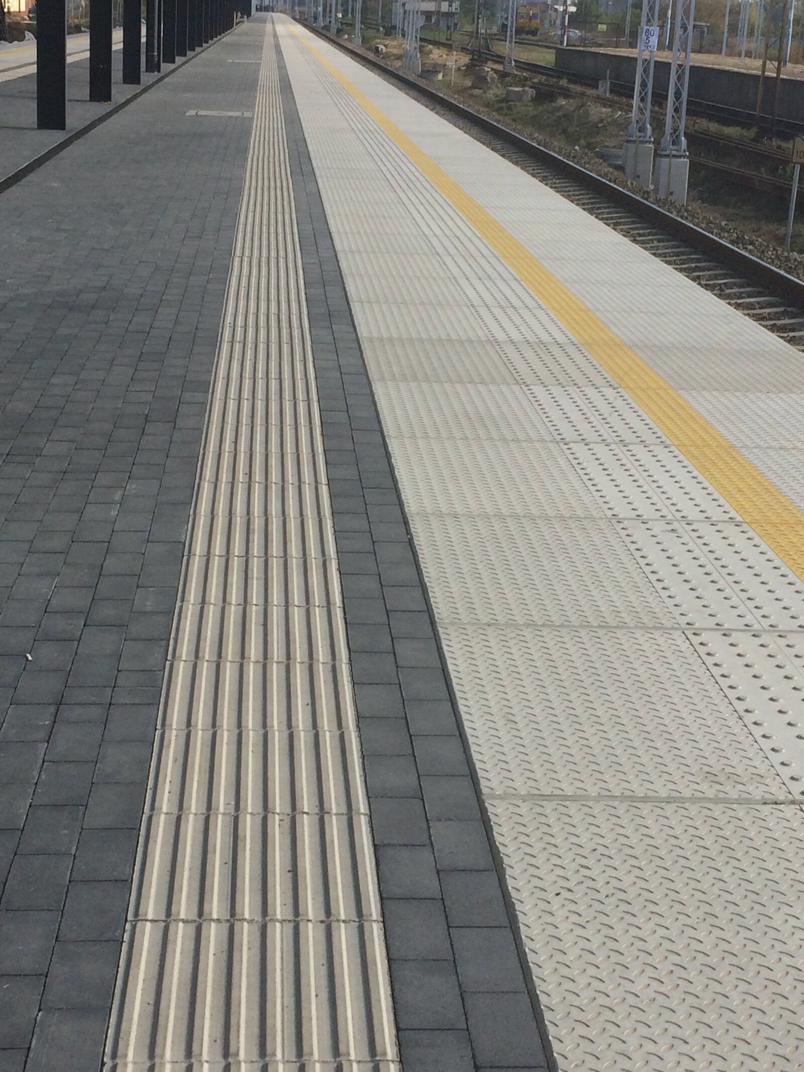 train platform 