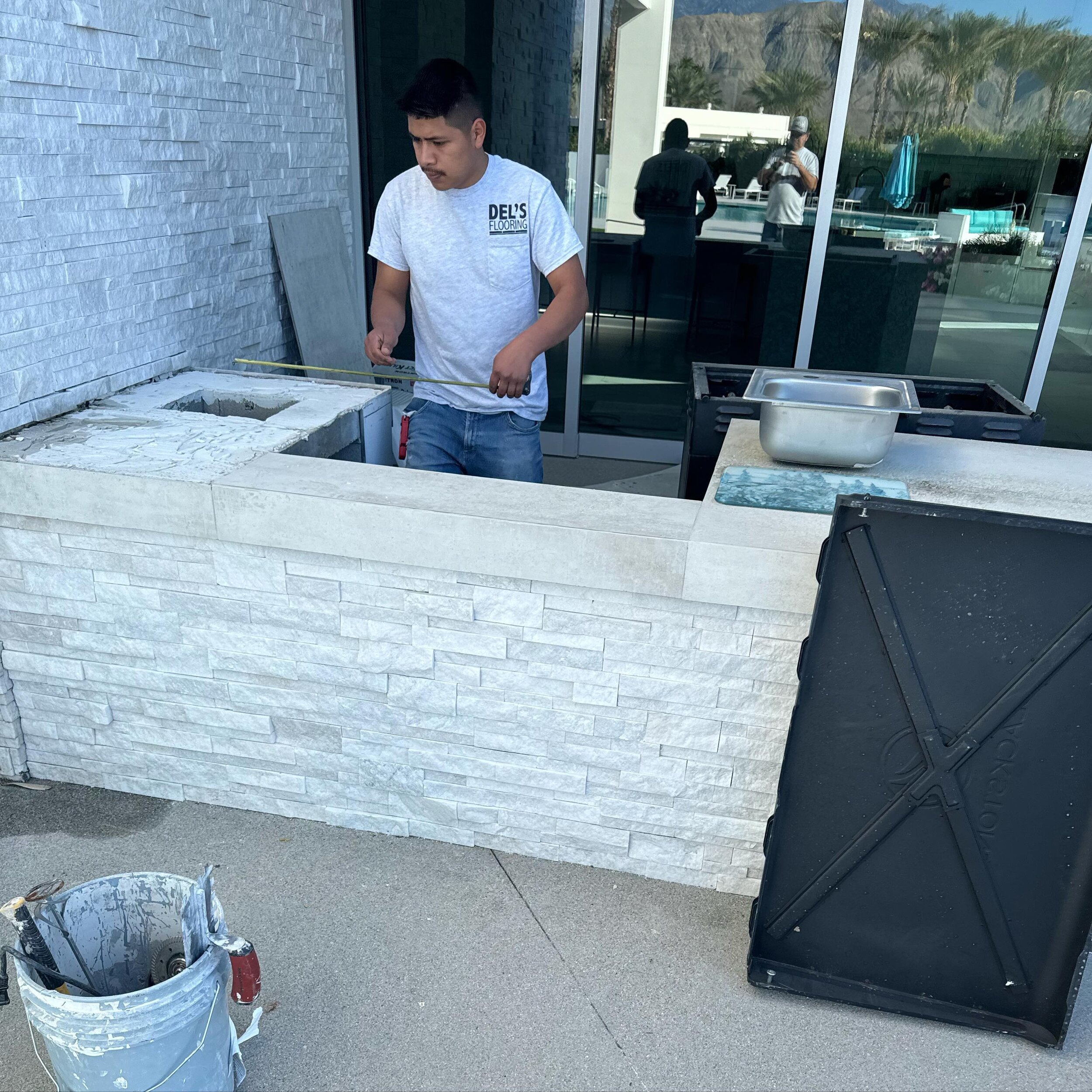 Completing a stone &amp; tile outdoor BBQ build!

#coachella #coachellavalley #flooring #vinylplankflooring #tile #carpet #palmsprings #palmspringsstyle #homedecor #commercialflooring #flooringideas #floorwork #flooringspecialist #palmdesert #palmspr