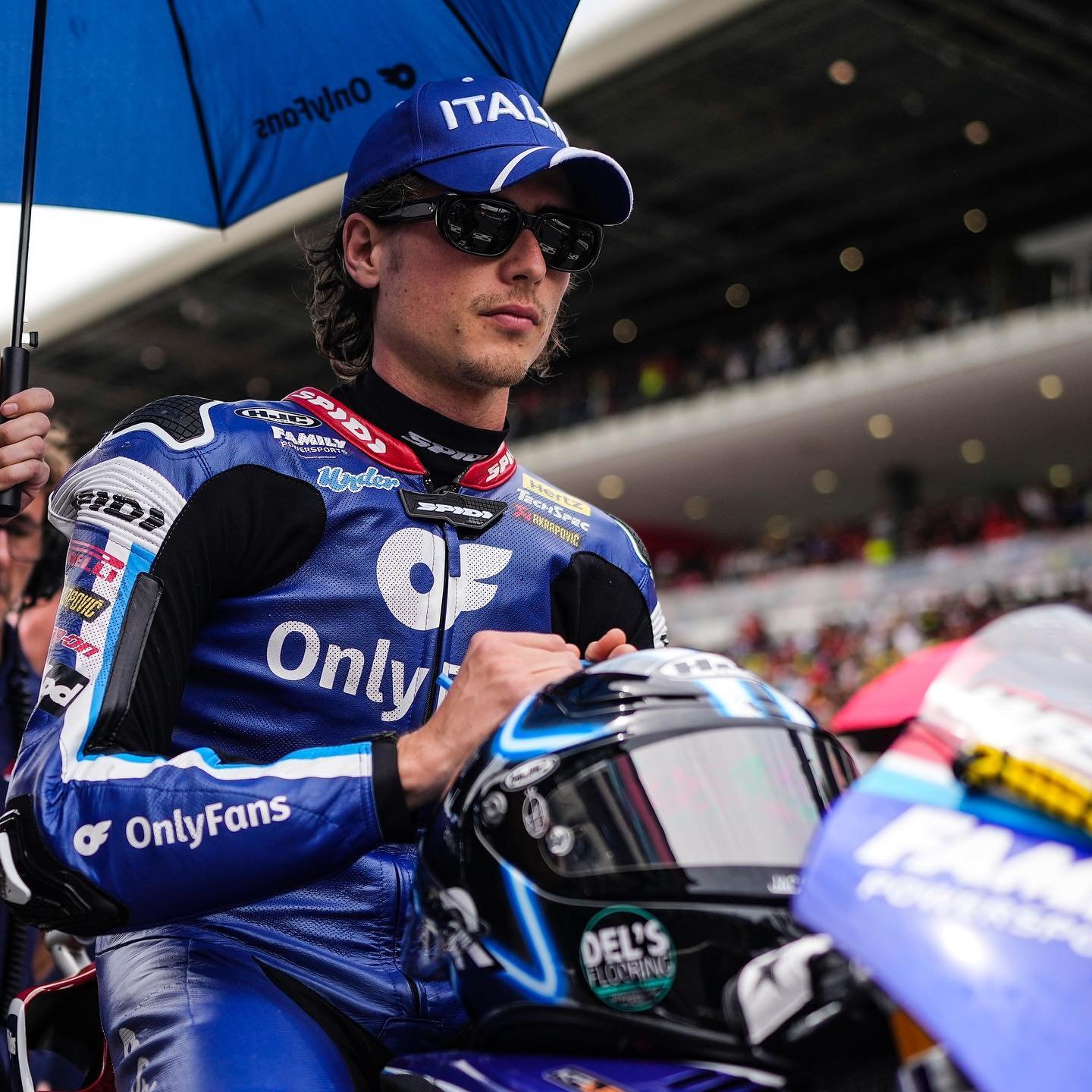 Fun story about how the Del&rsquo;s Flooring logo ended up on Joe&rsquo;s helmet.. in Sept. 2021 I took the fam to @motogp in Texas. First time I&rsquo;d been to a GP since the Laguna days, and a first for all of them.. 

Literally in the middle of r