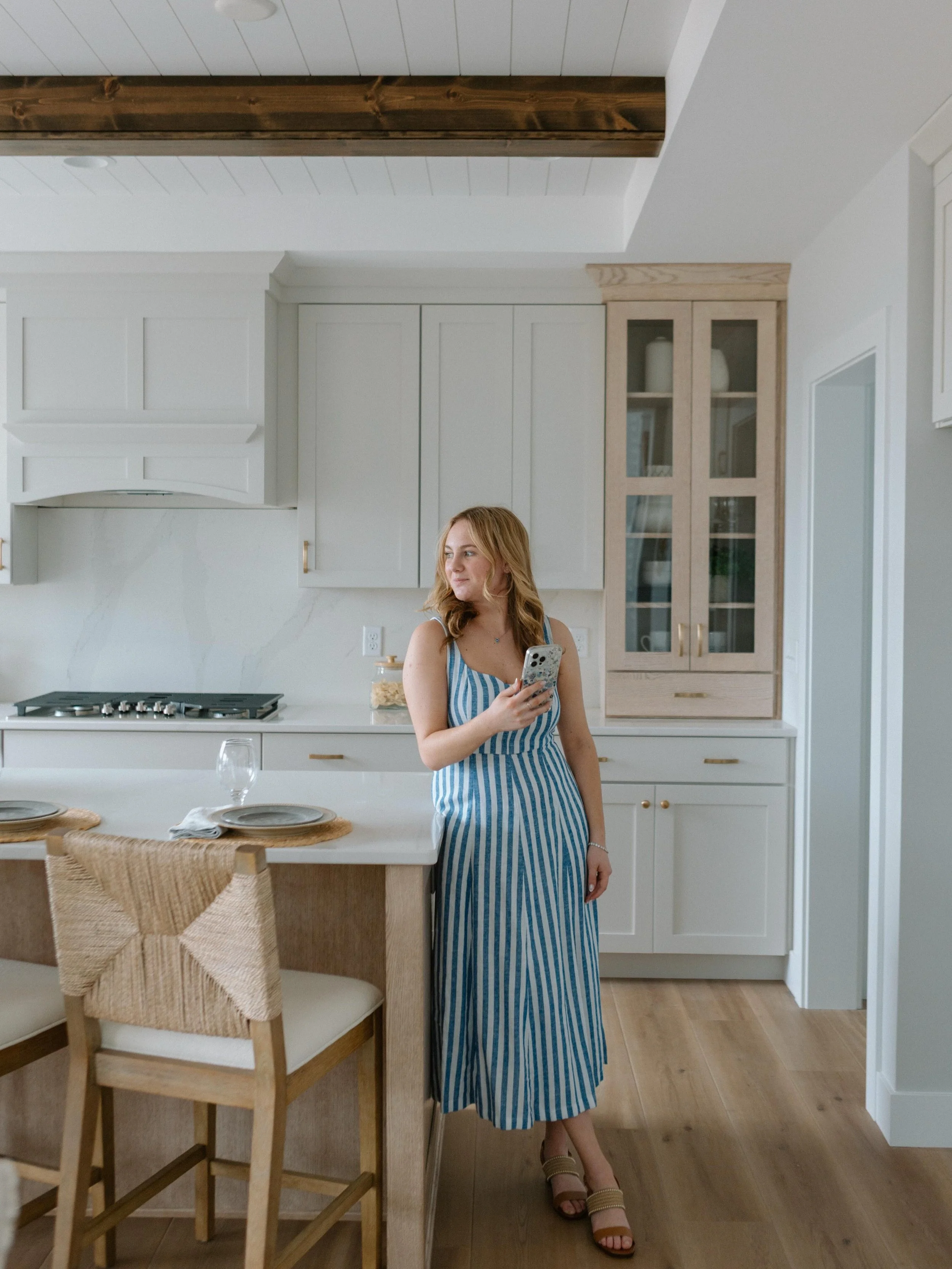 if you&rsquo;ve ever looked at your headshots and thought, &ldquo;These just don&rsquo;t feel like me,&rdquo; you&rsquo;re not alone&hellip; i hear that from realtors all the time. 🫶
The best brand photos don&rsquo;t just show what you look like&mda