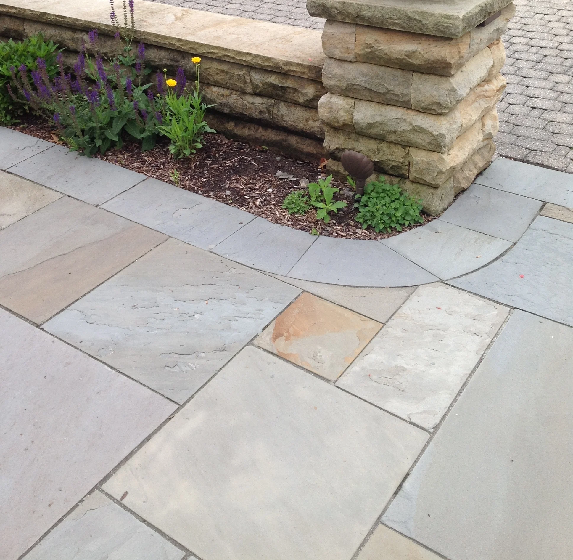 Add Interest to Your Bainbridge Township, OH, Patio with Small and Large Pavers