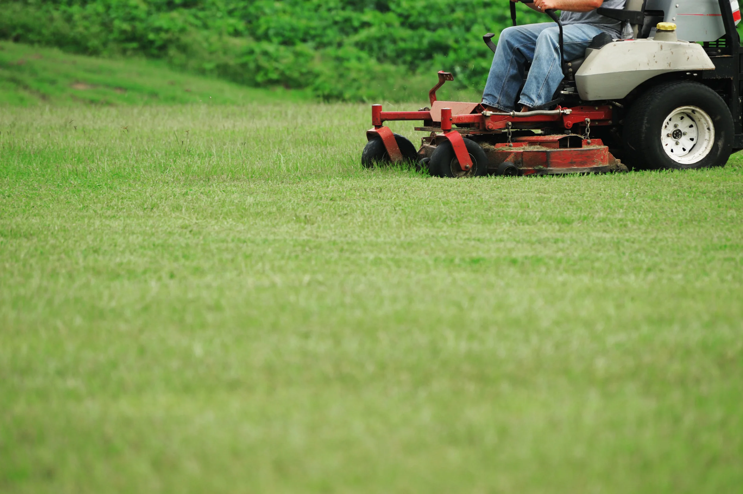 Finding the Balance Between an Affordable Yet Professional Lawn Mowing Service in Hudson, OH