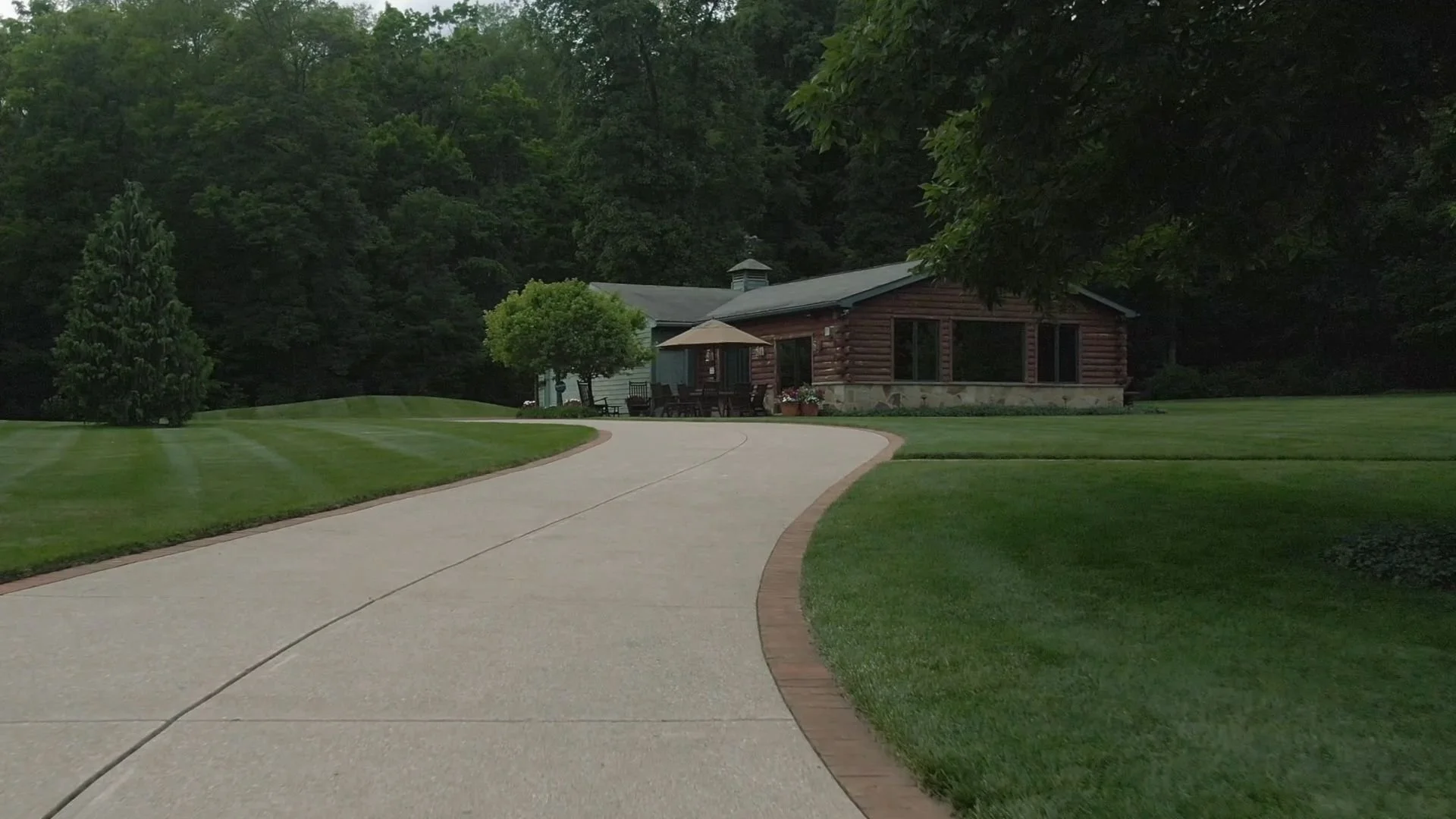 A Greener Yard: The Benefits of Combining Lawn Mowing and Fertilization in the Moreland Hills and Chagrin Falls, OH Areas