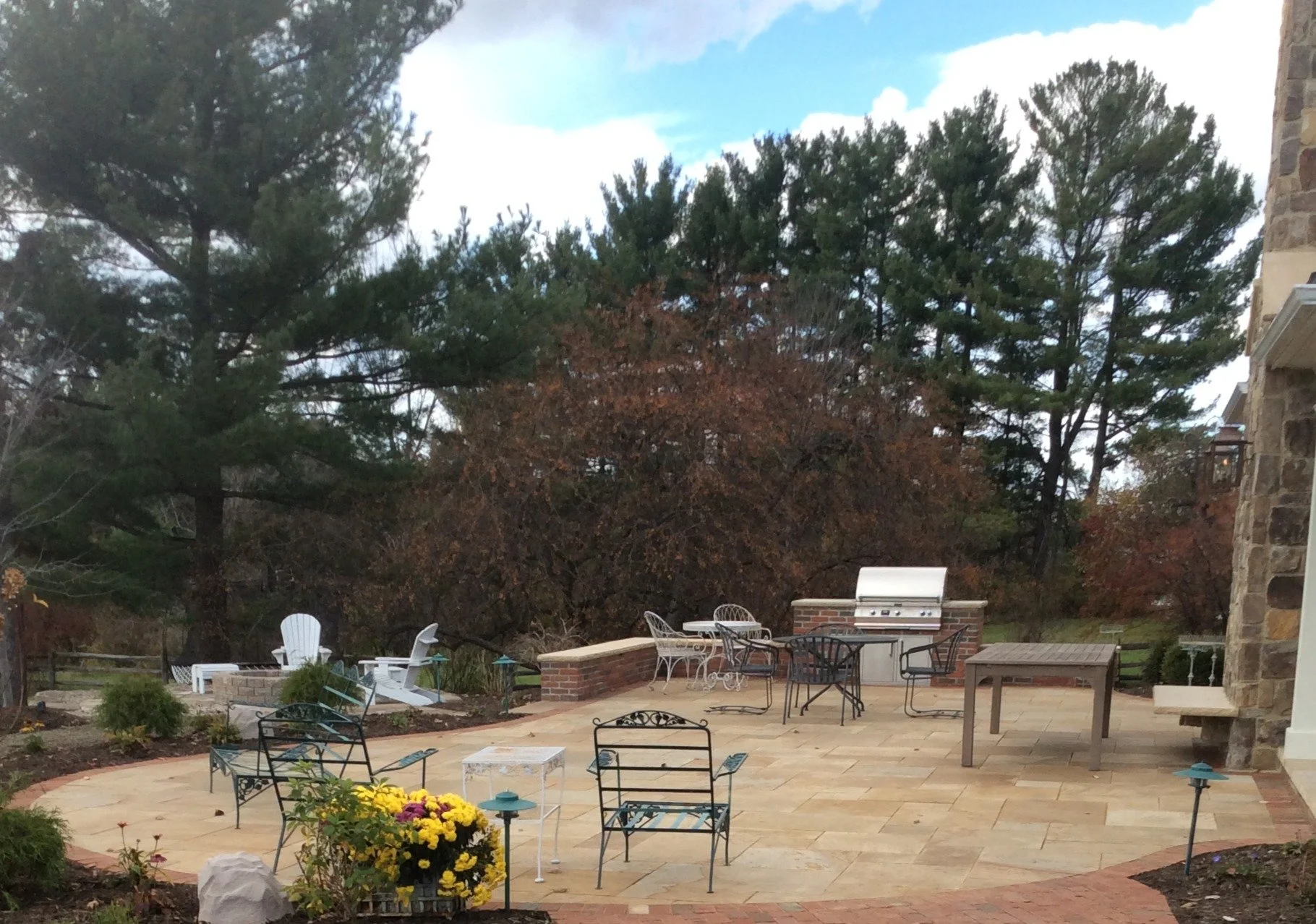 Enhance Your Hudson, OH, Backyard With an Expertly Designed Outdoor Kitchen and Beautiful Plantings