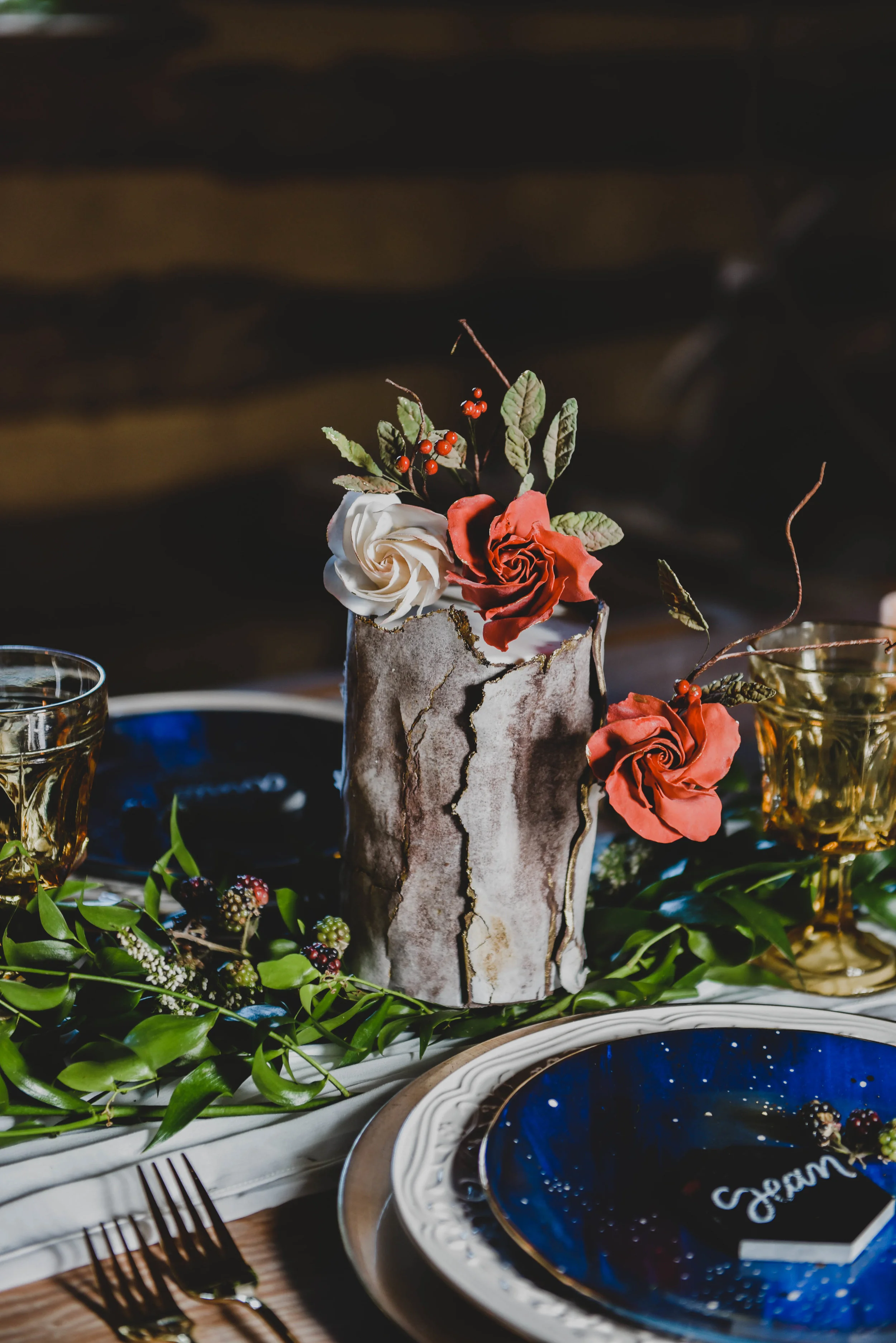 boho table flower cake.jpg