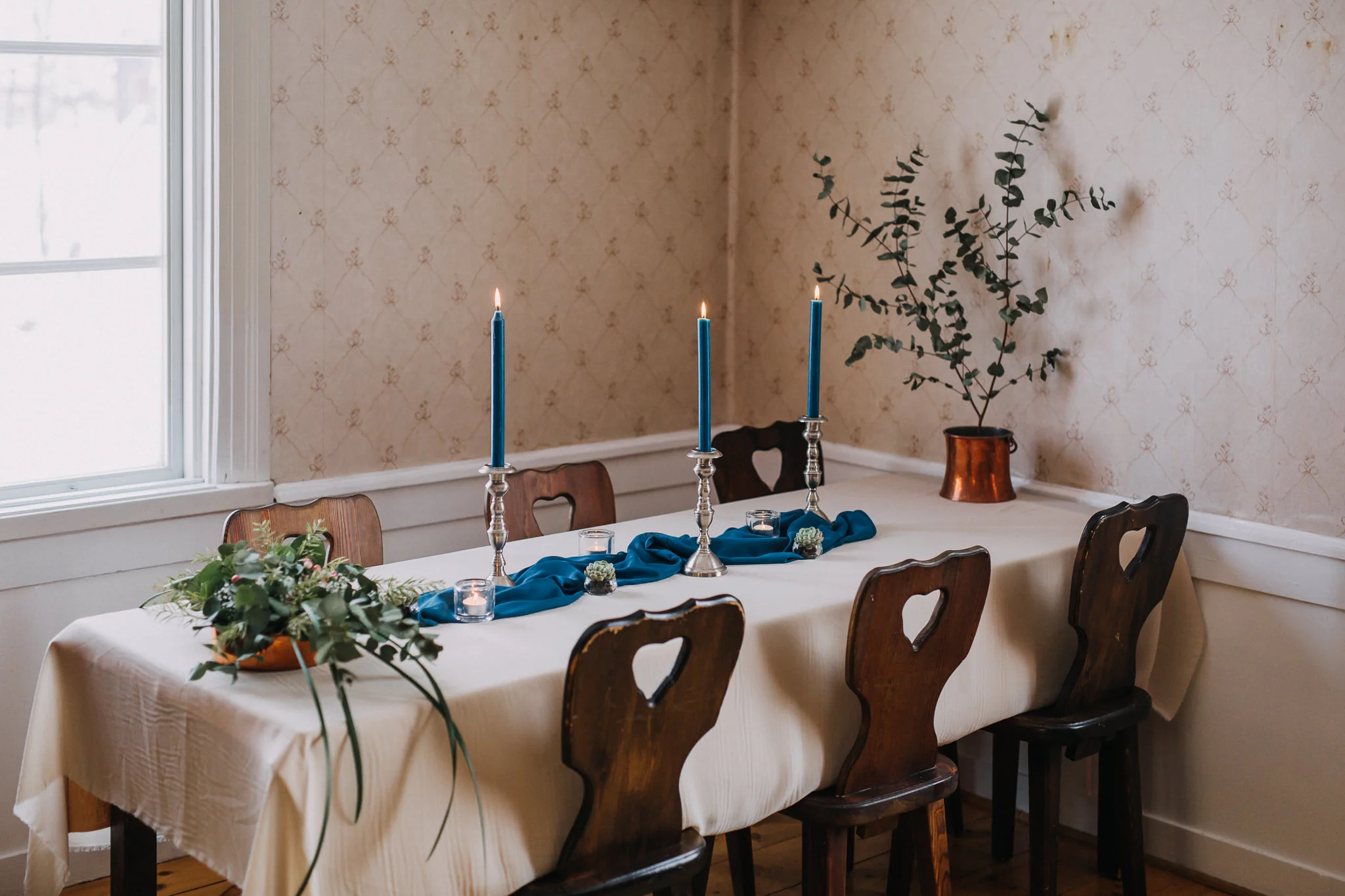 rustic wedding table teal blue.jpg