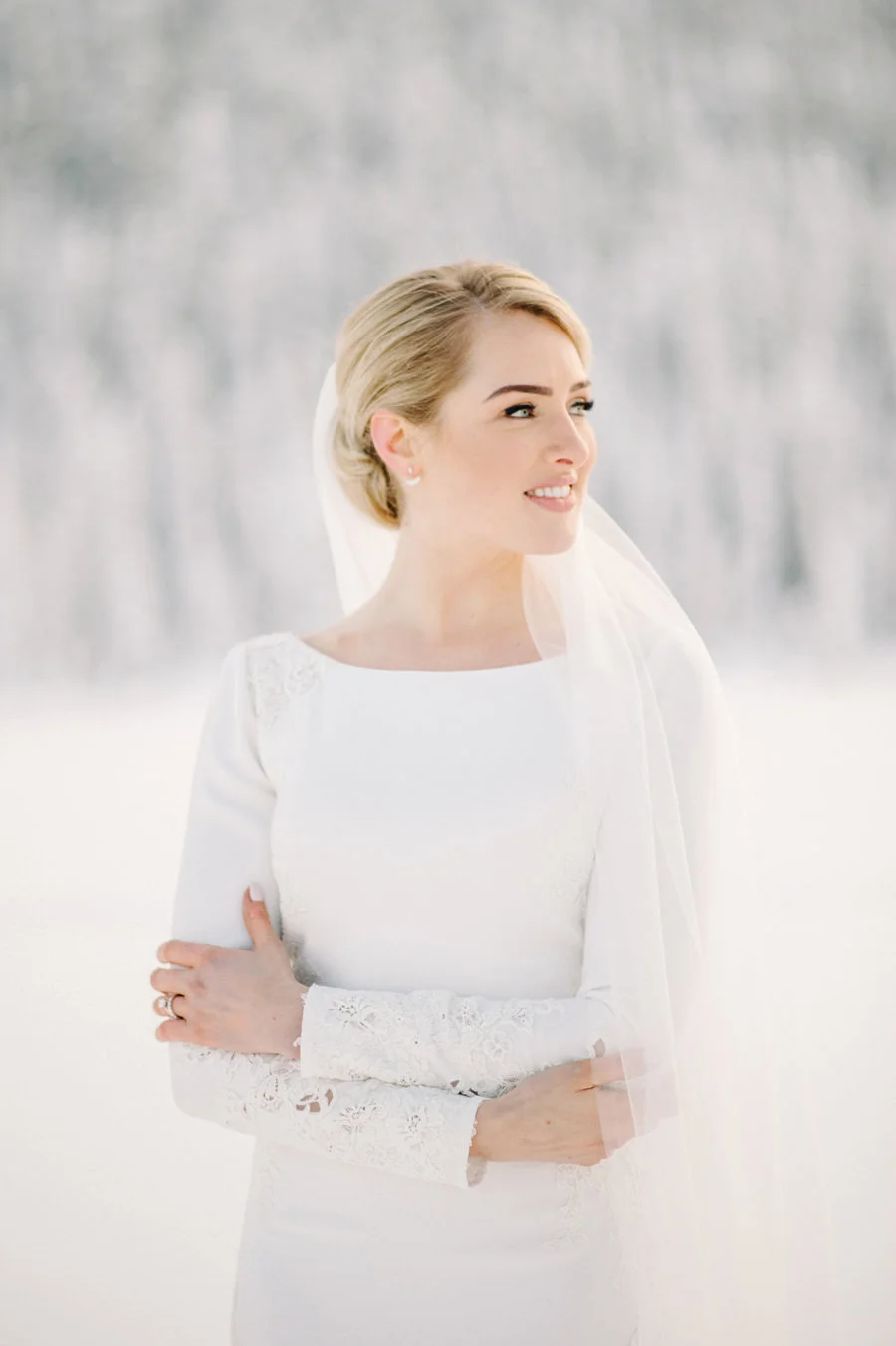 winter_wedding_fairmont_chateau_lake_louise_030.jpg