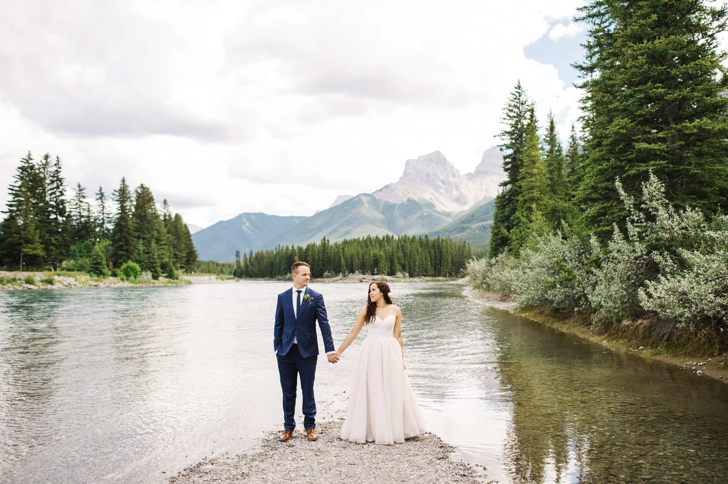 wedding_photographer_calgary_banff_canmore_lakelouse_025.jpg