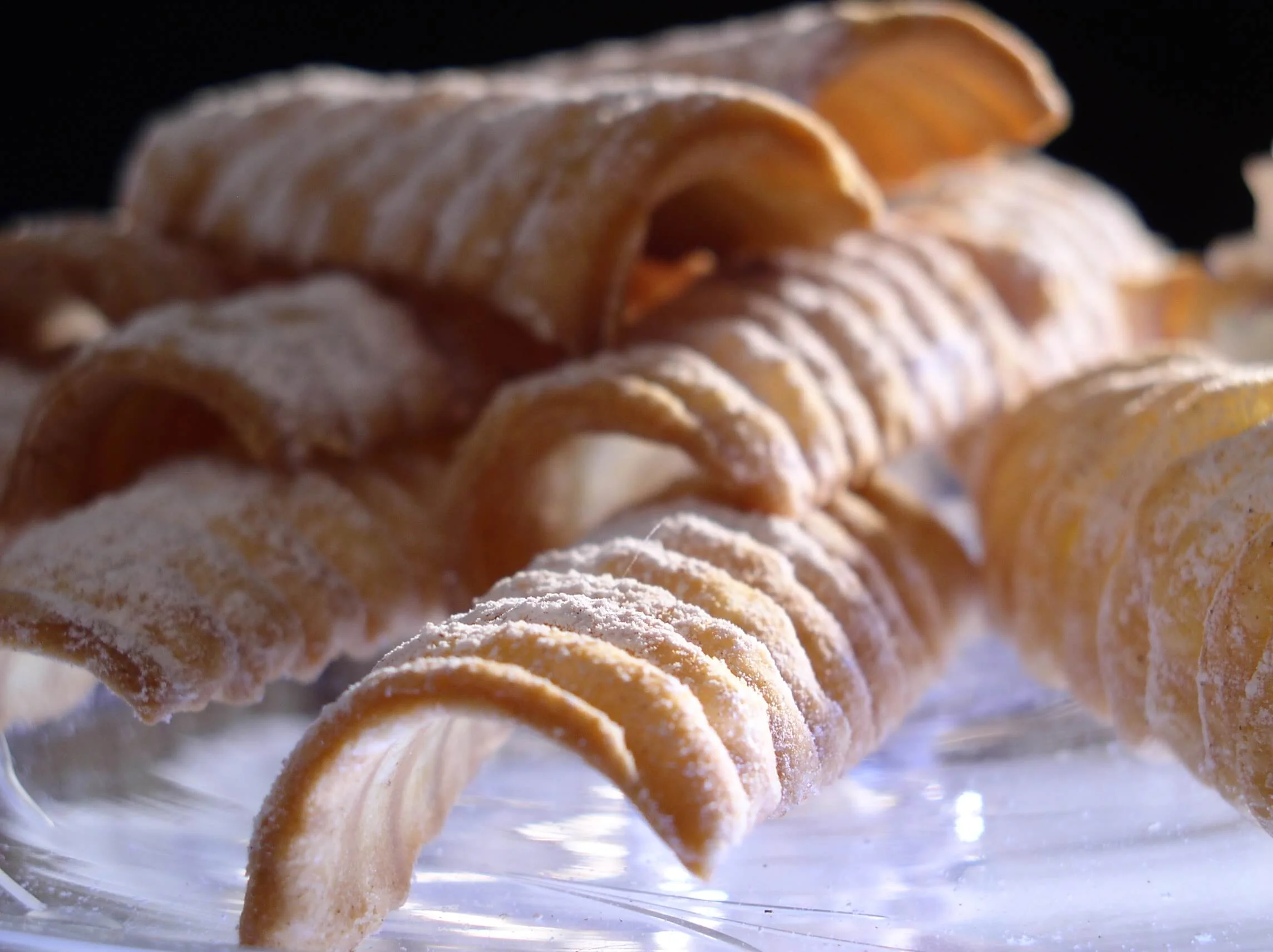 Spagatkrapfen (Sauerrahmteig)