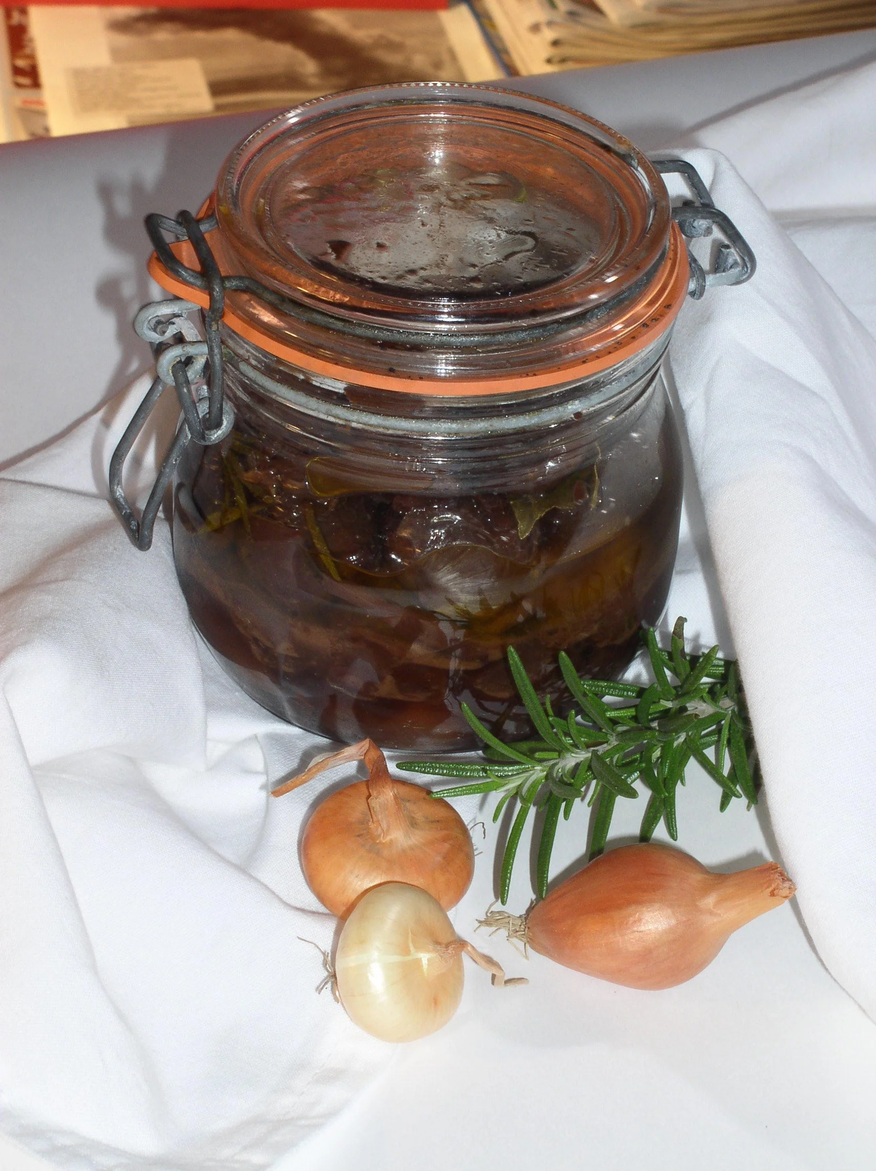 Eingelegte Zwiebeln süß-sauer