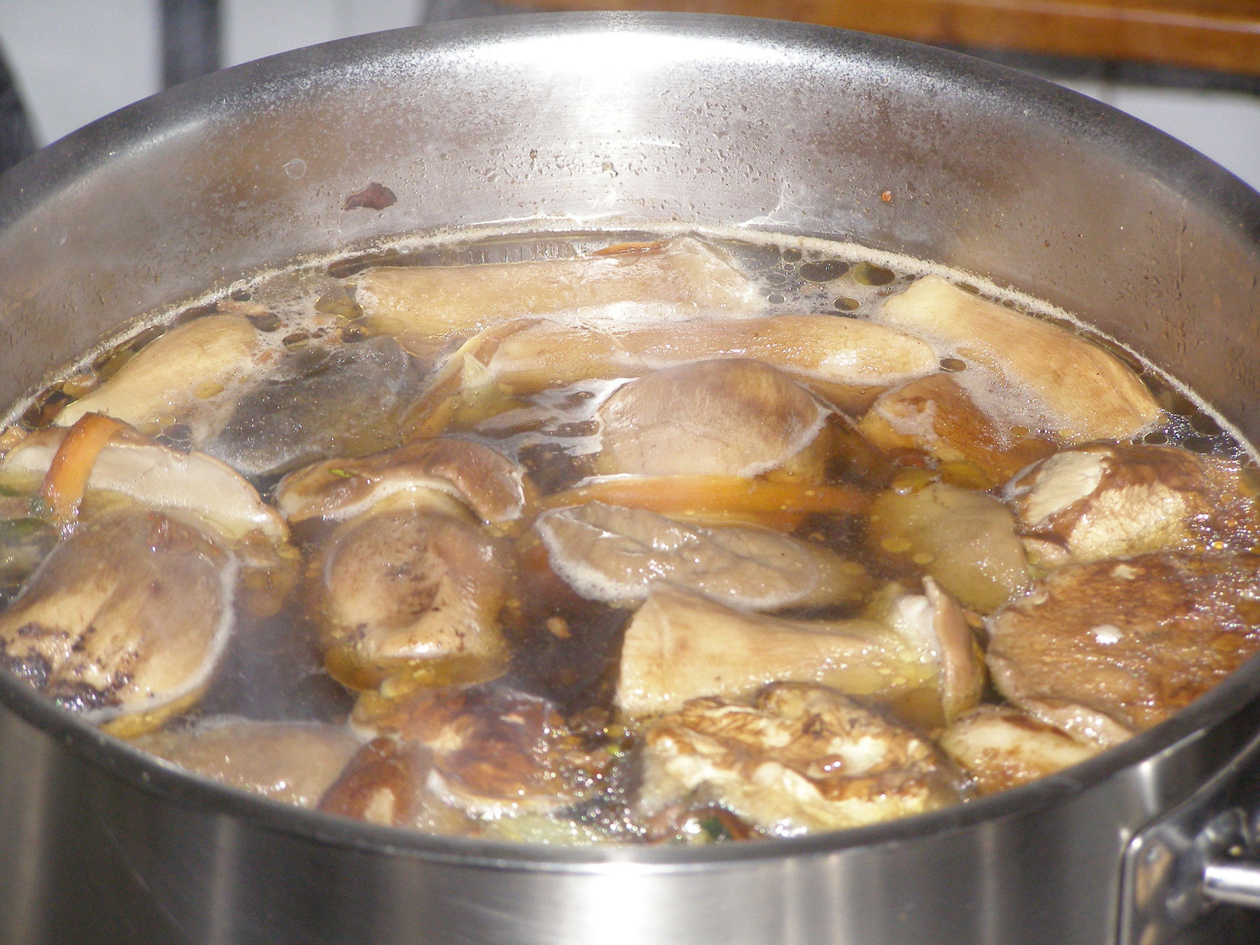 Klare Pilzsuppe - Consommé