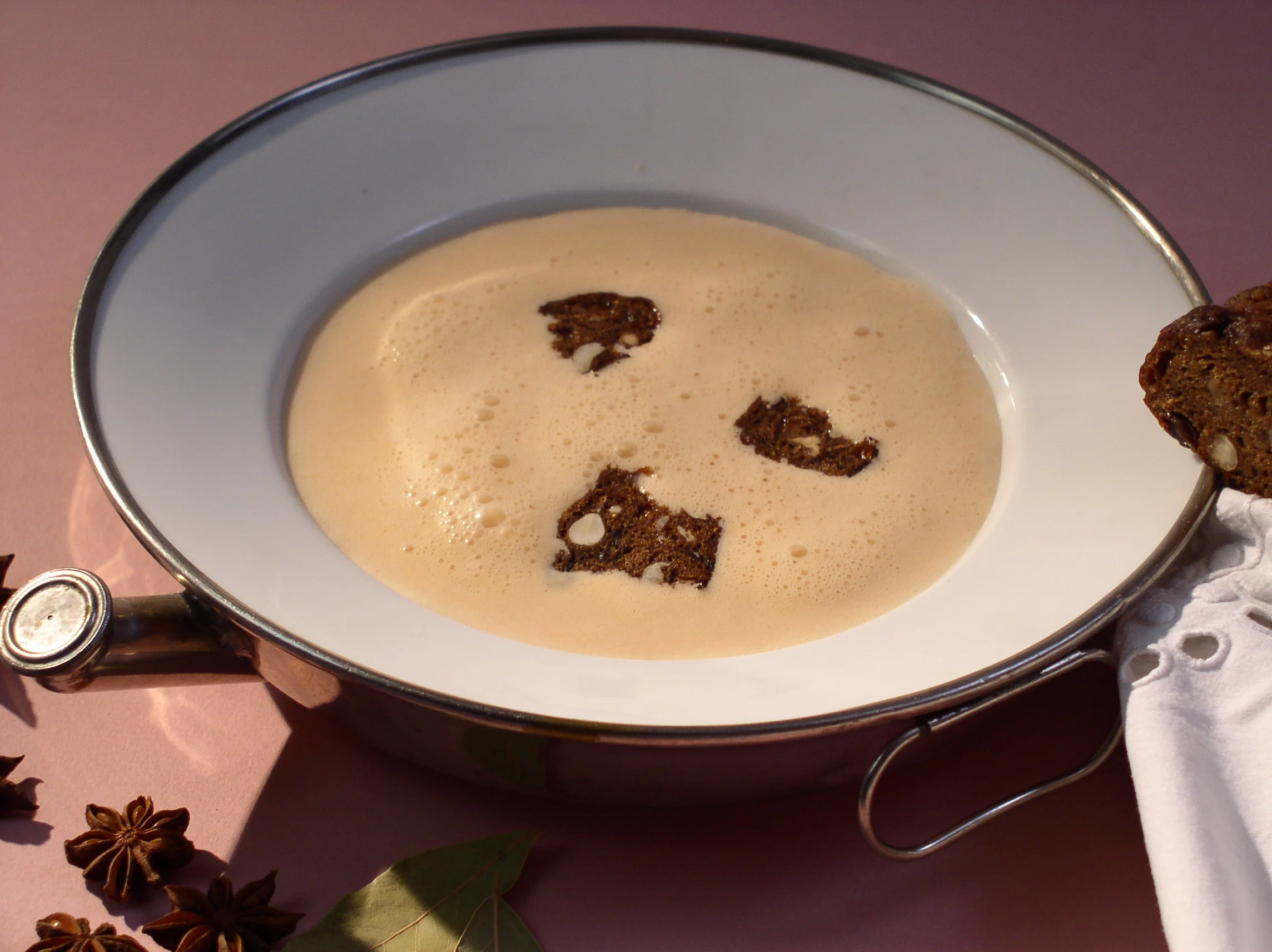 Mostschaumsuppe mit Sternanis