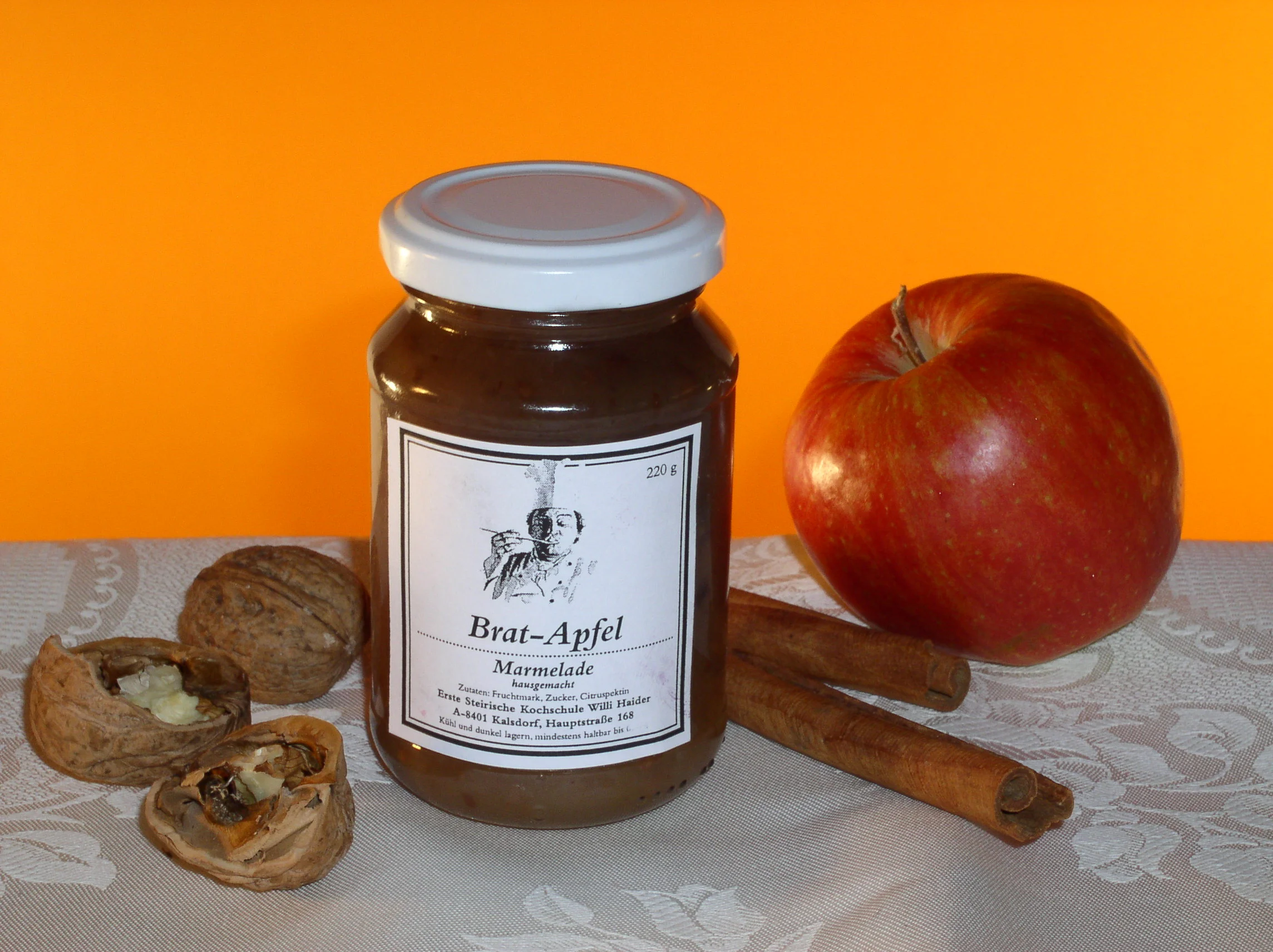 Bratapfelmarmelade mit Zimt und Nüssen