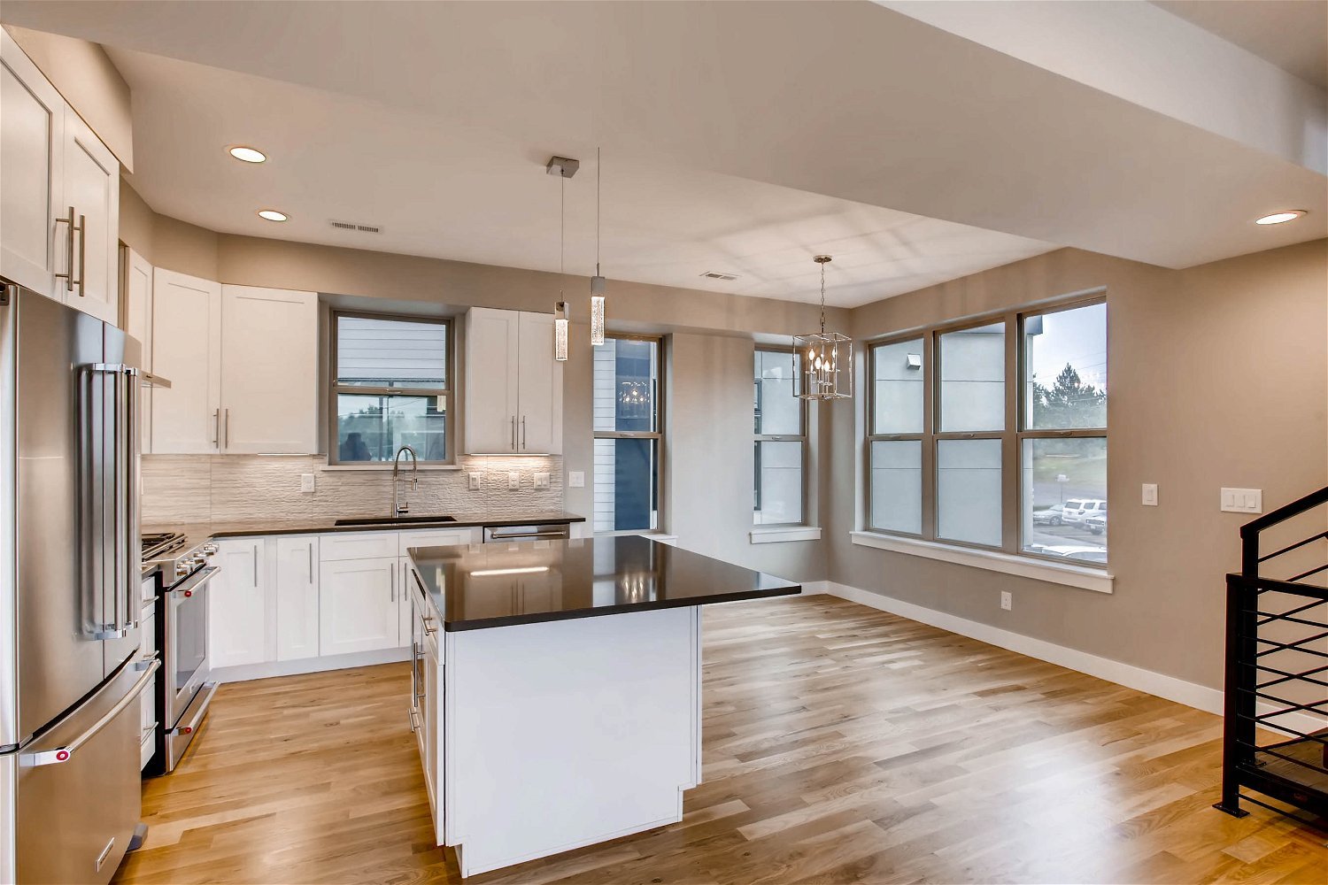 5620 S Sycamore St - Web Quality - 006 - 08 Kitchen.jpg