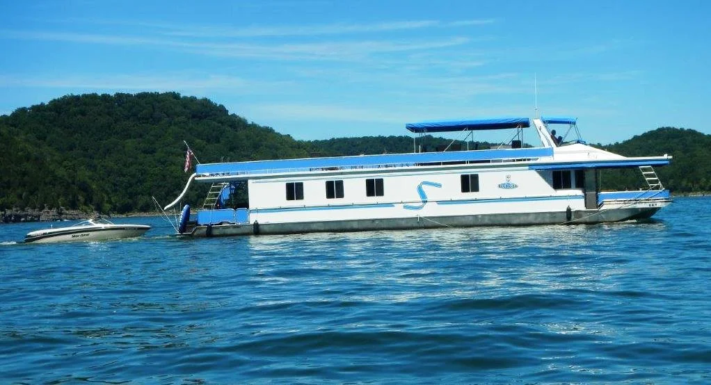 Houseboat Canvas — AMC