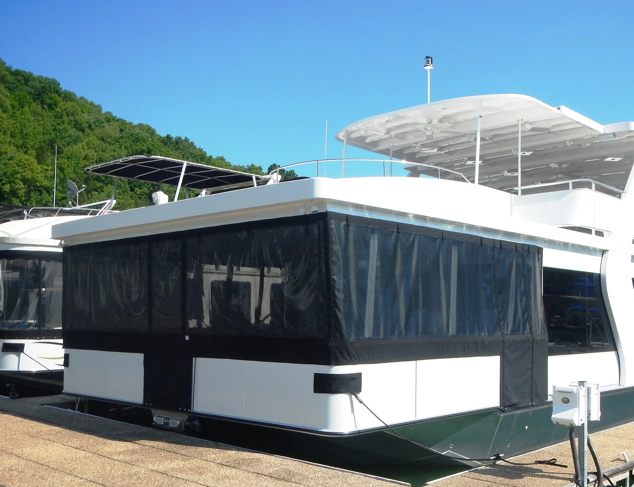 Houseboat Canvas — AMC