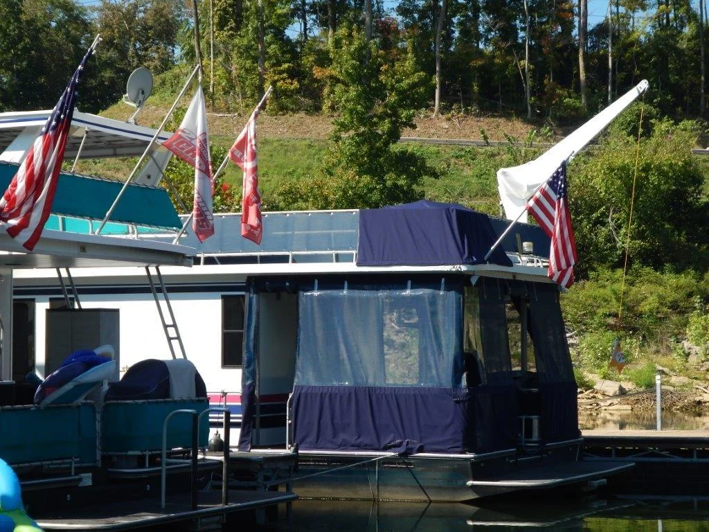 Houseboat Canvas — AMC