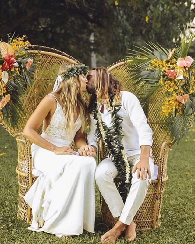 Our instructor @sun.soul.style just got married in Hawaii and it was BEAUTIFUL 🌺🌈 We&rsquo;re back, we&rsquo;re tan, and we&rsquo;re ready to help you conquer the design game! #edesignworkshop #weddingofthecentury