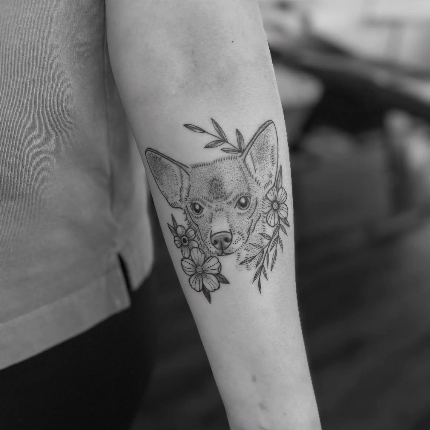 Sweet pet portrait from my client 🫶🏻 she wanted it to compliment her other existing pet portrait and I feel like they look great together! 

#petportrait #pettattoo #dogtattoo #dogportrait #petportraitsofinstagram #foryou #femaletattooartist #foryo