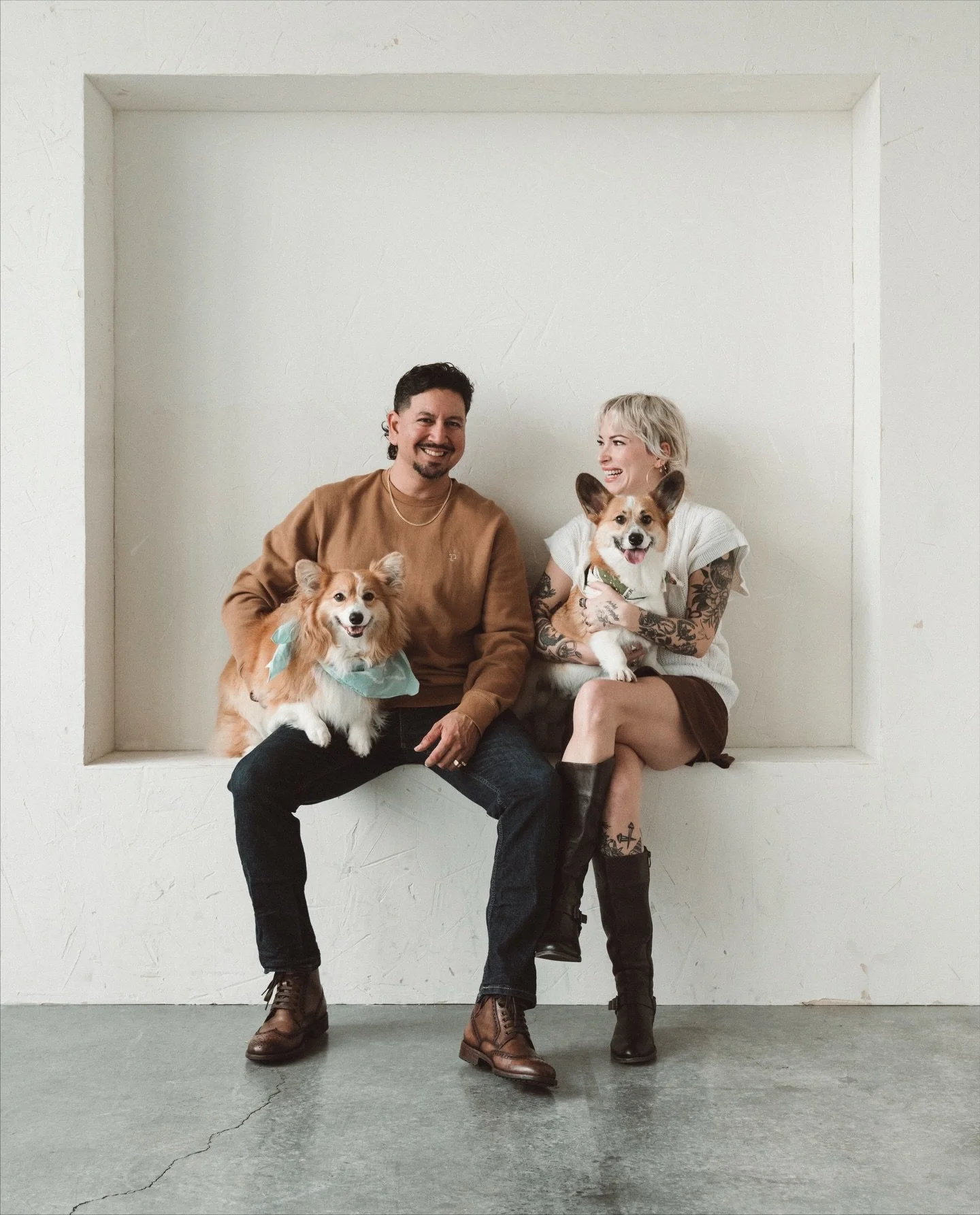 How can I pick one when these photos are just too cute!! Thank you @jessecobbphotos for capturing our little silly family so perfectly ✨ swipe for puppy surprises!

#familyportraits #familyportrait #portraitphotography #corgis #corgisofinstagram #fem