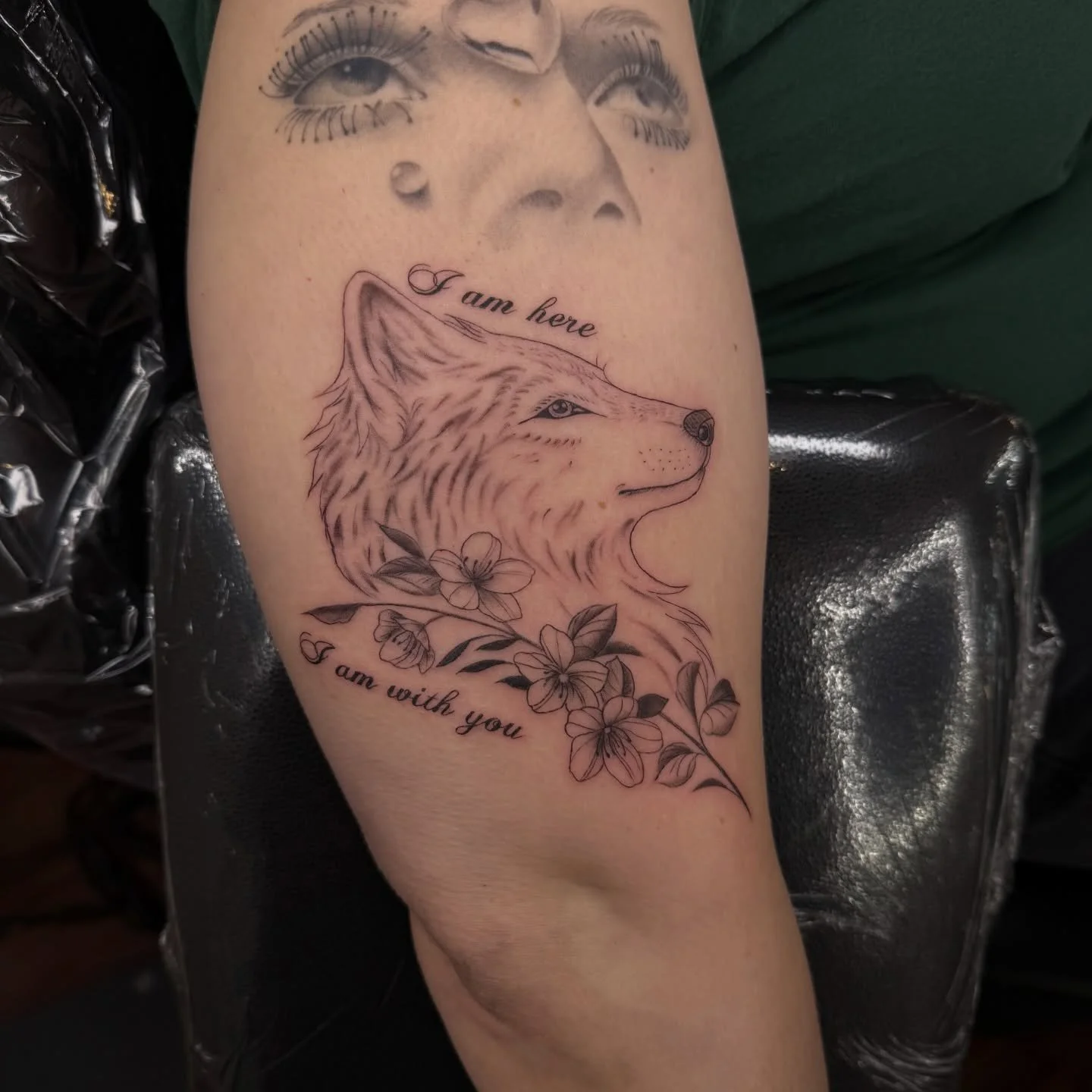 Loved getting to do this Fenrys tattoo from #throneofglass ! Anytime I get to create something from a book you love it makes me extra happy 🫶🏻 

#booktattoo #wolftattoo #finelinetattoo #pdxtattoo