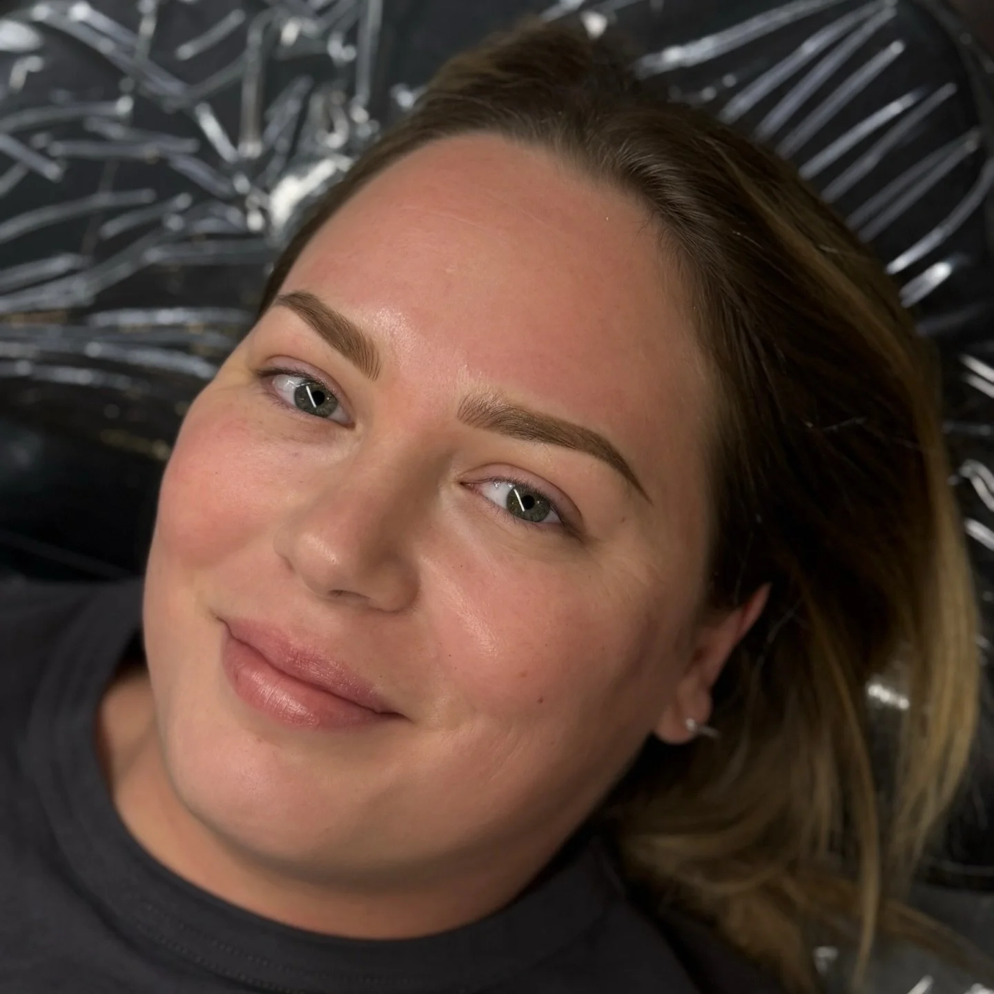 What a pleasure it is to get to do my clients brows every year 💕 this was my lovely clients annual touch up, and if you scroll to the next slide you can see her before brows on the left, on the bottom left was fresh after her first session. Top righ