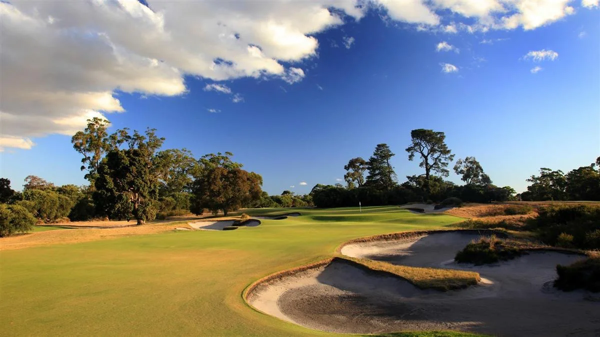 golf_Original__9634767_AQ79_KingstonHeath_07Approach_81522_c1cz71y_2048X1152 copy.jpg