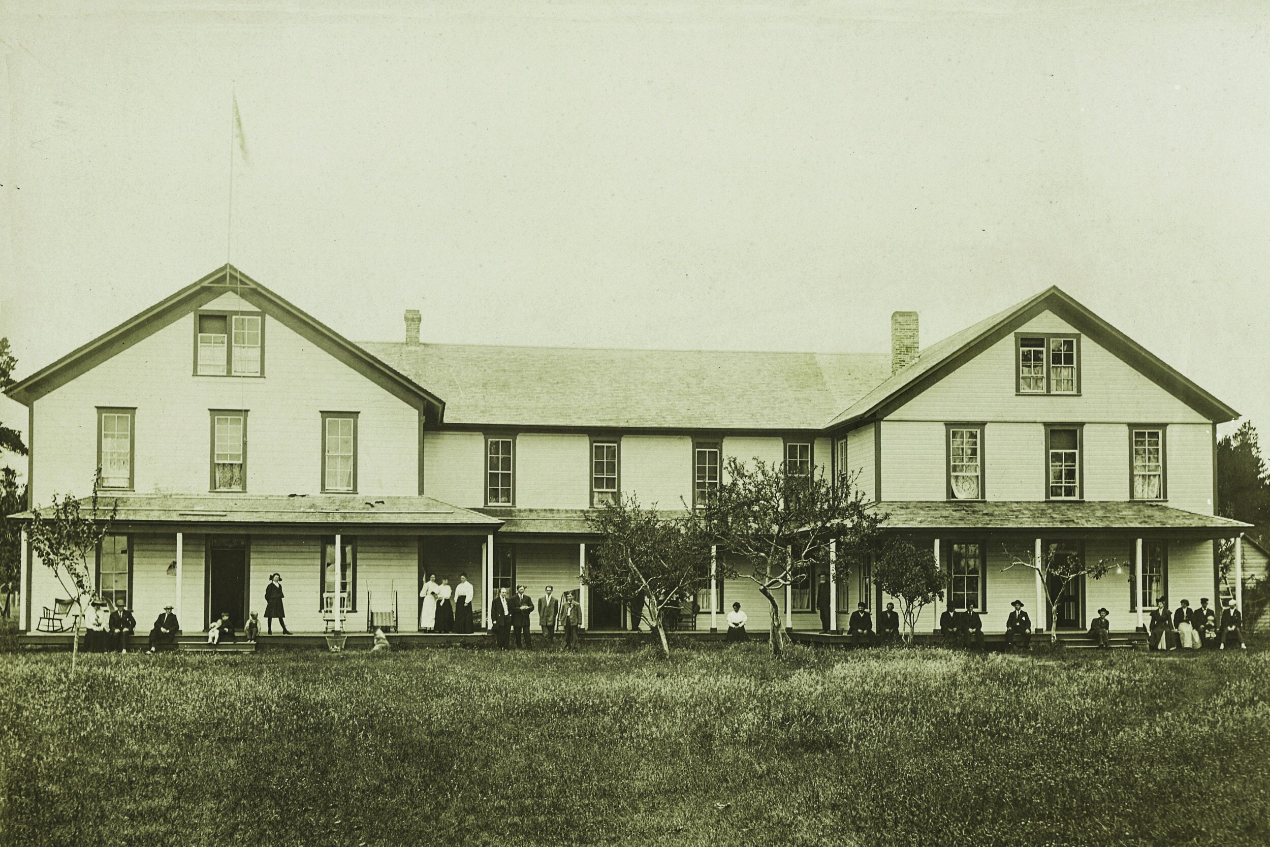 4x6+w+Matte+-+Back+of+Hotel+ca.+1910.jpg