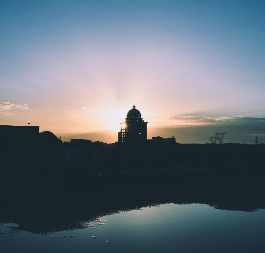 Lighthouse silhouette-webtile.png